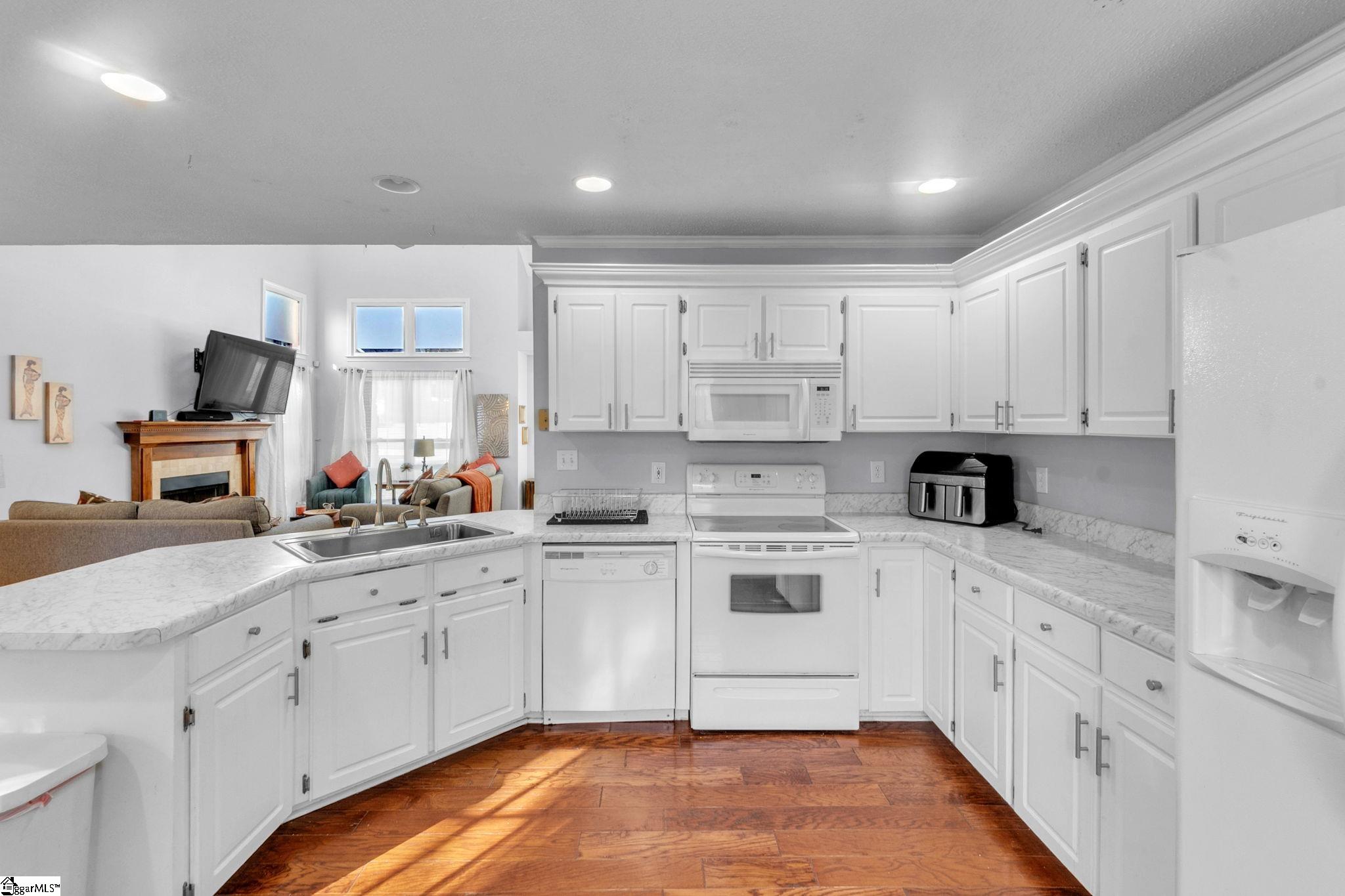 204 Flagstar Court Property Photo 9