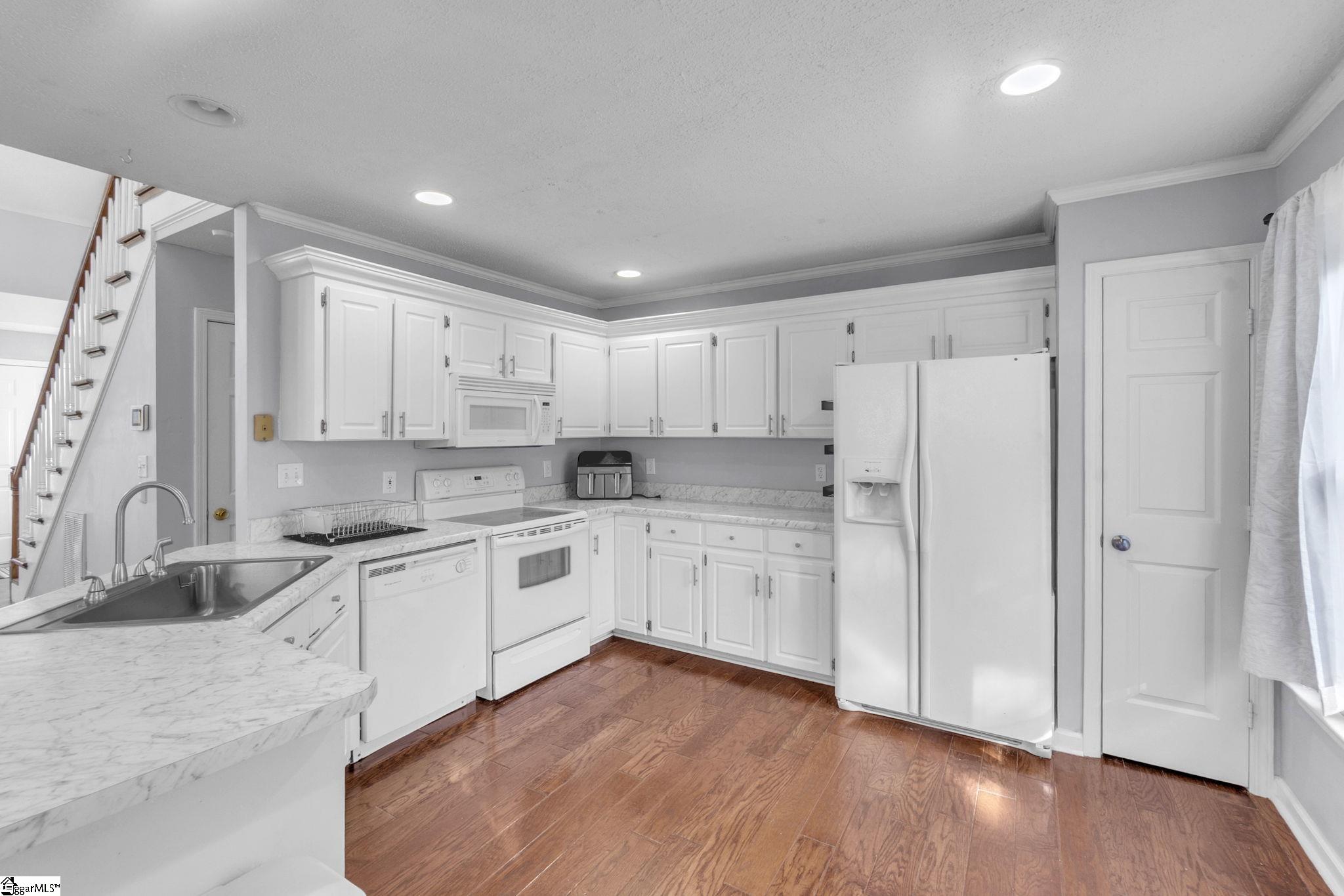204 Flagstar Court Property Photo 10