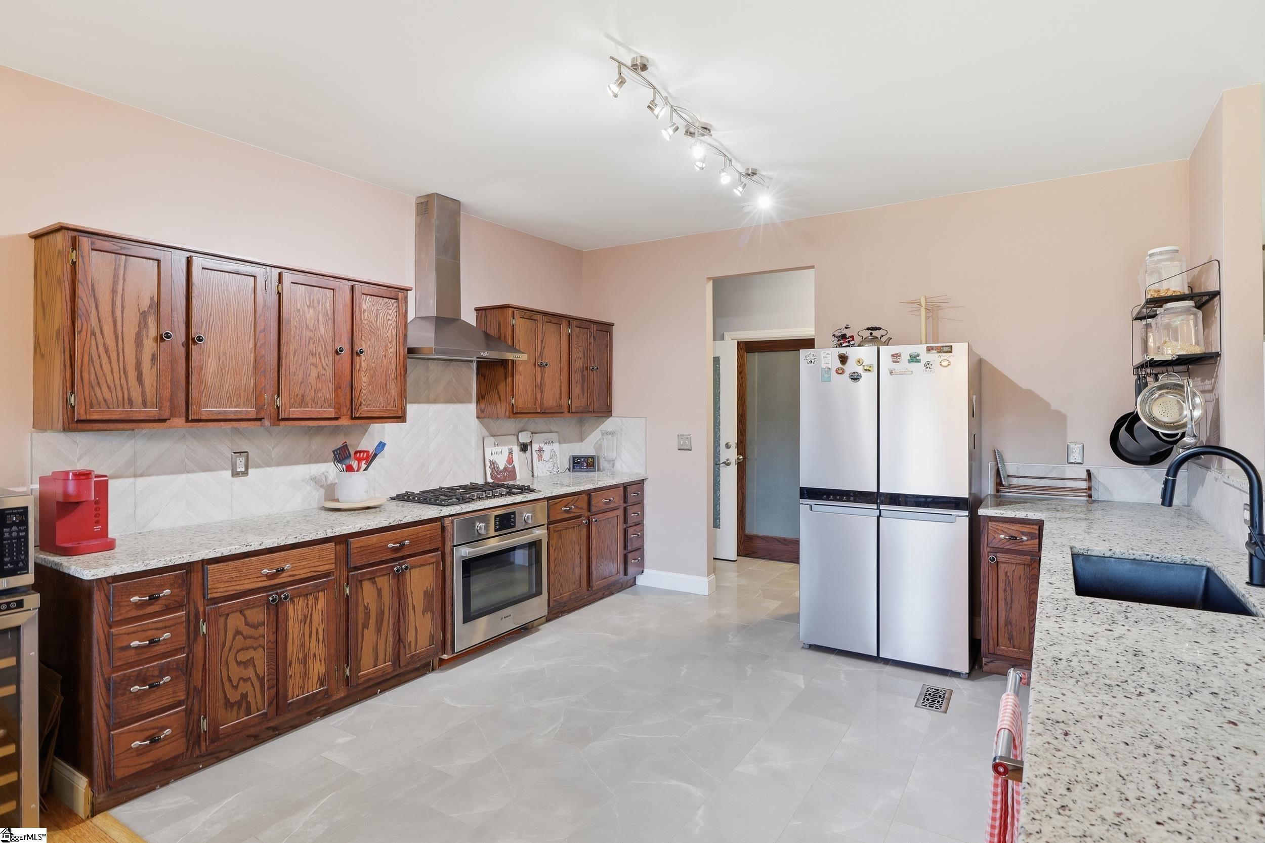 7282 New Cut Road Property Photo 11