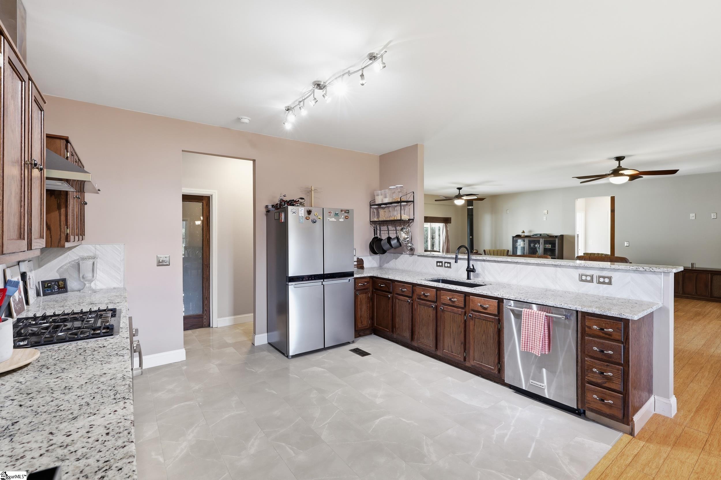 7282 New Cut Road Property Photo 12