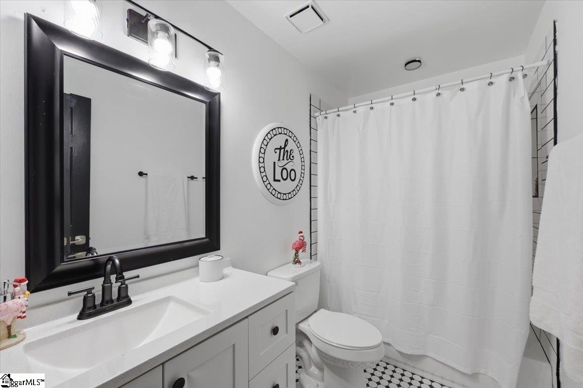 302 Waterbury Court Property Photo 20