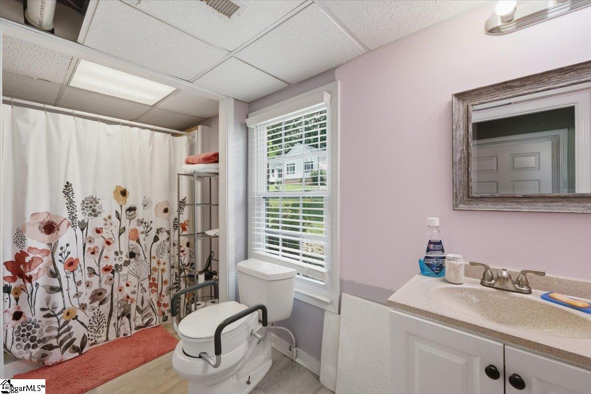 302 Waterbury Court Property Photo 25