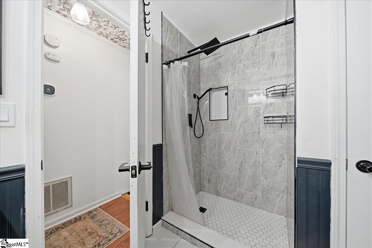 404 Jameson Drive Property Photo 14