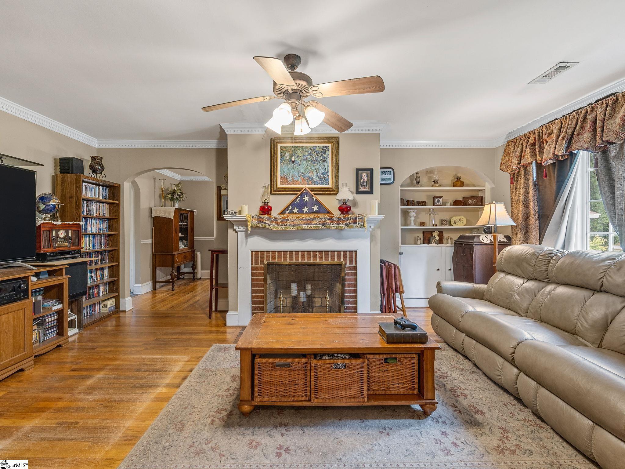 1598024 Property Photo 2