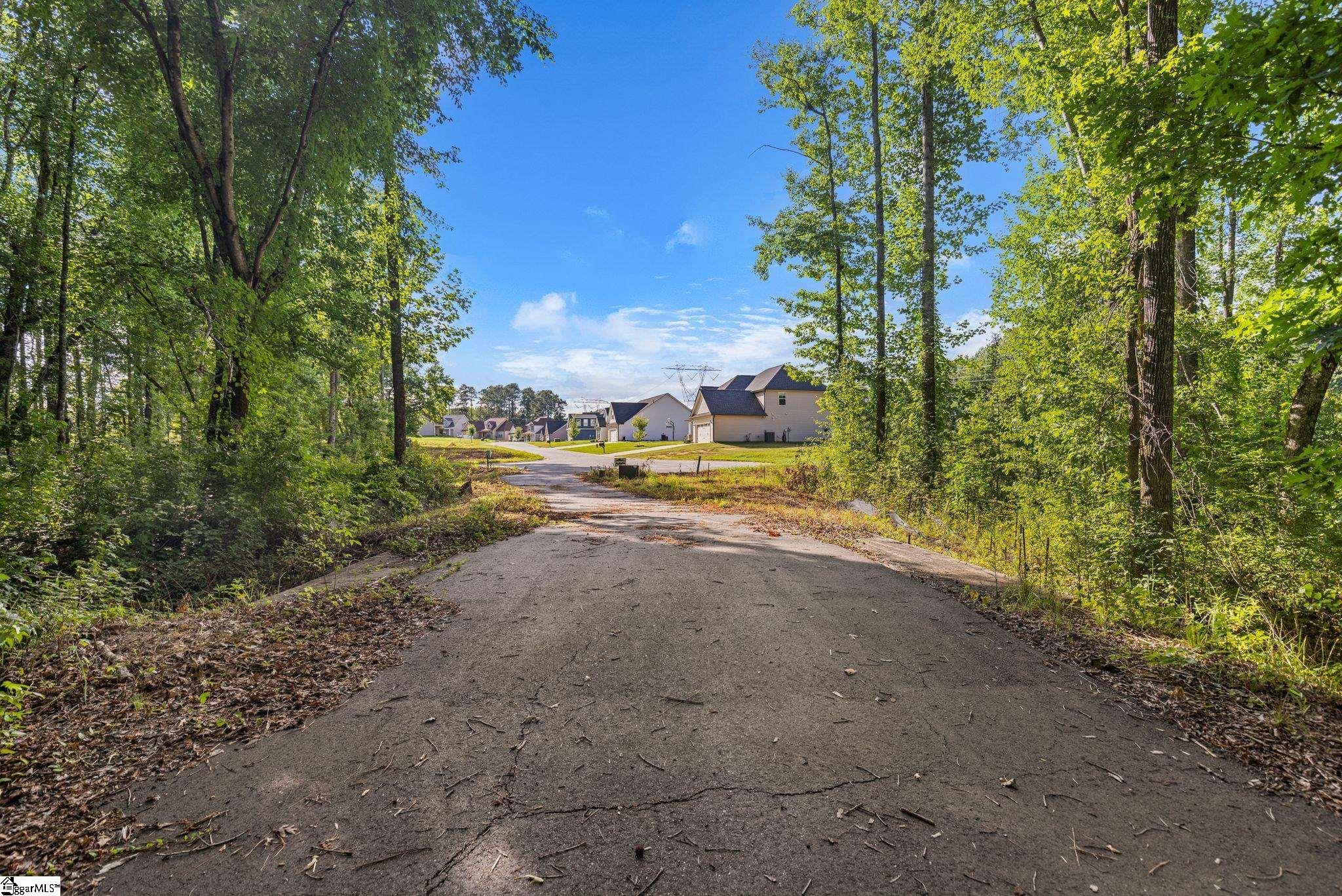 121 Carolina Drive Property Photo 4