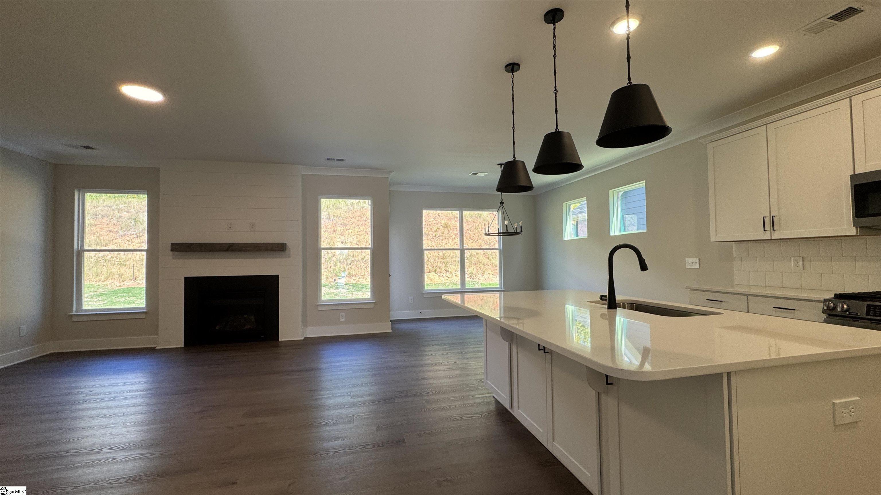 1124 Stable Way Property Photo 7