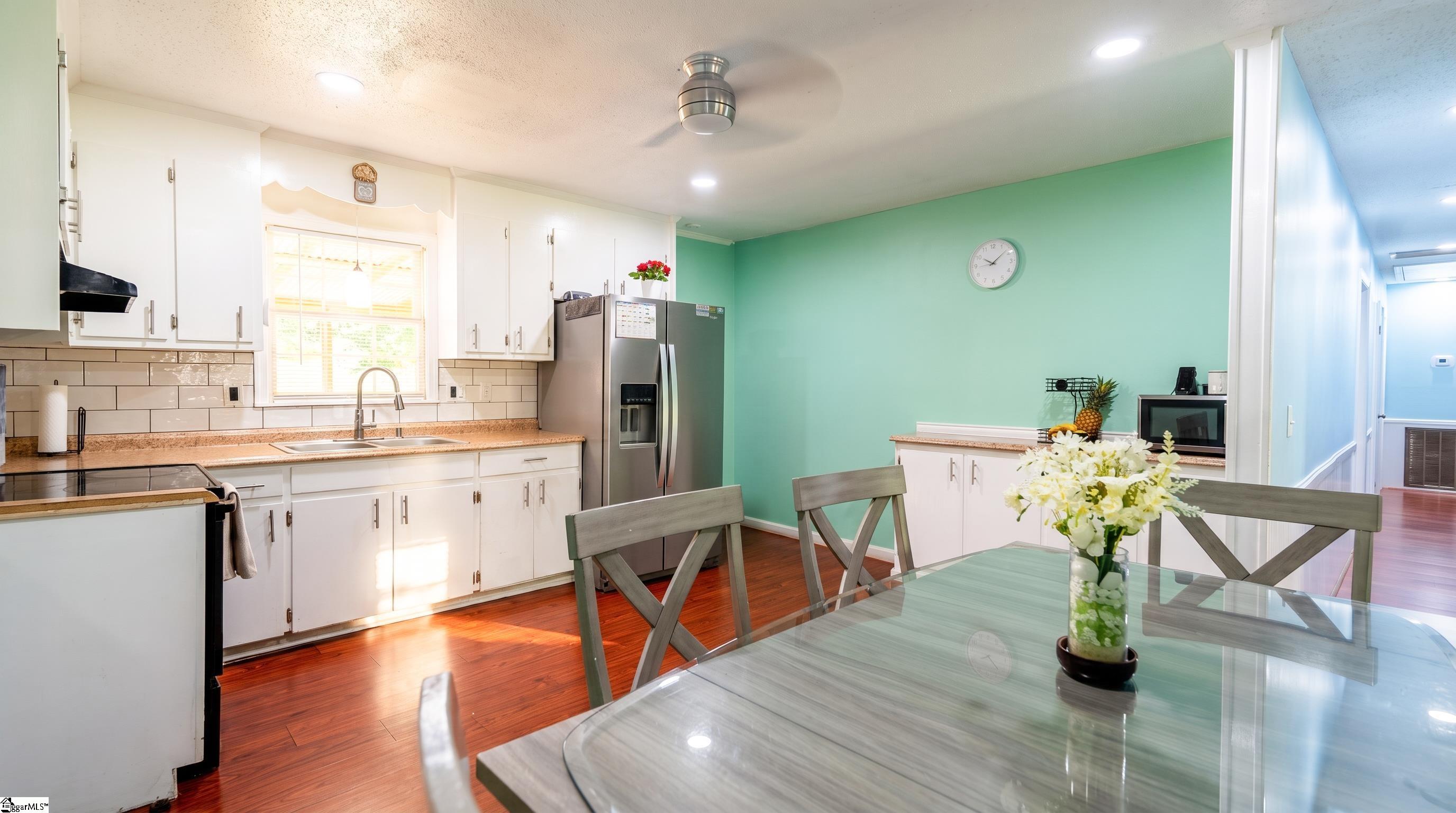 254 Fairhill Drive Property Photo 3