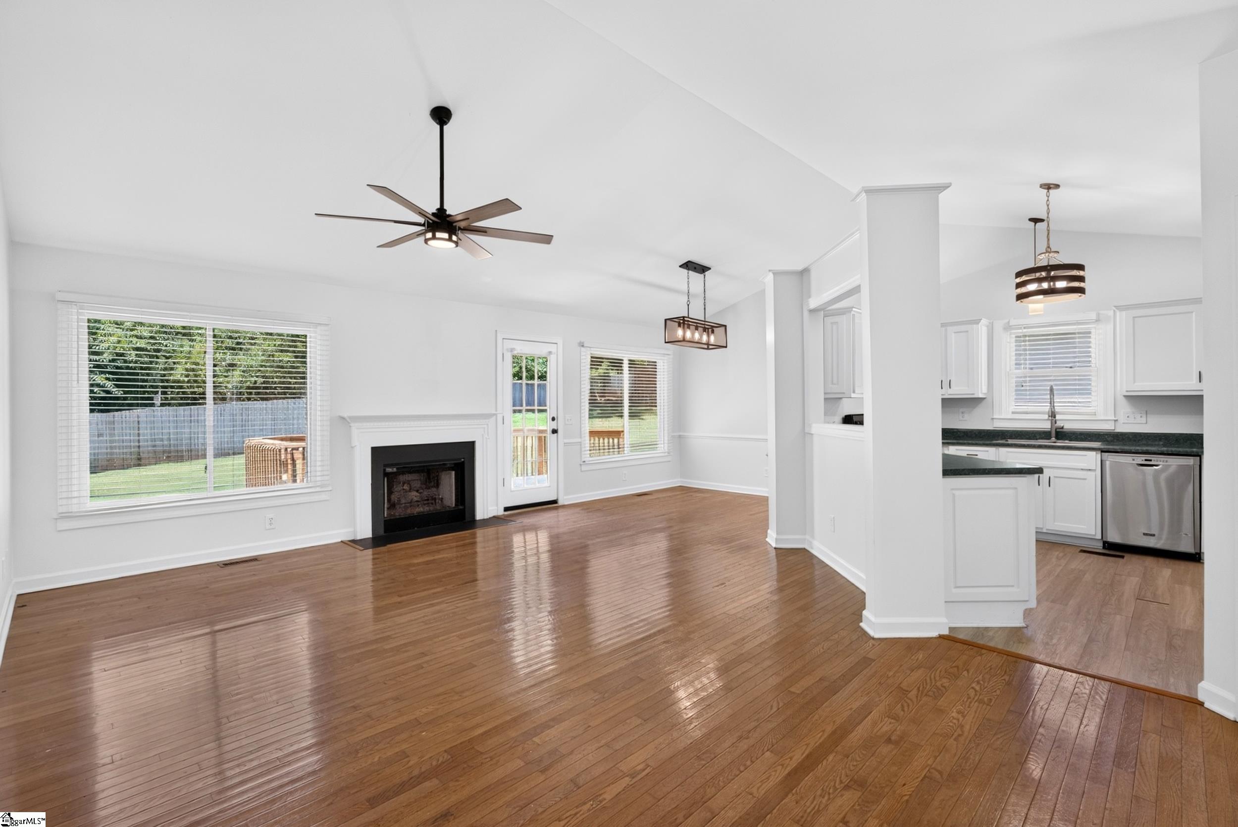 6 Mountain Trace Court Property Photo 3