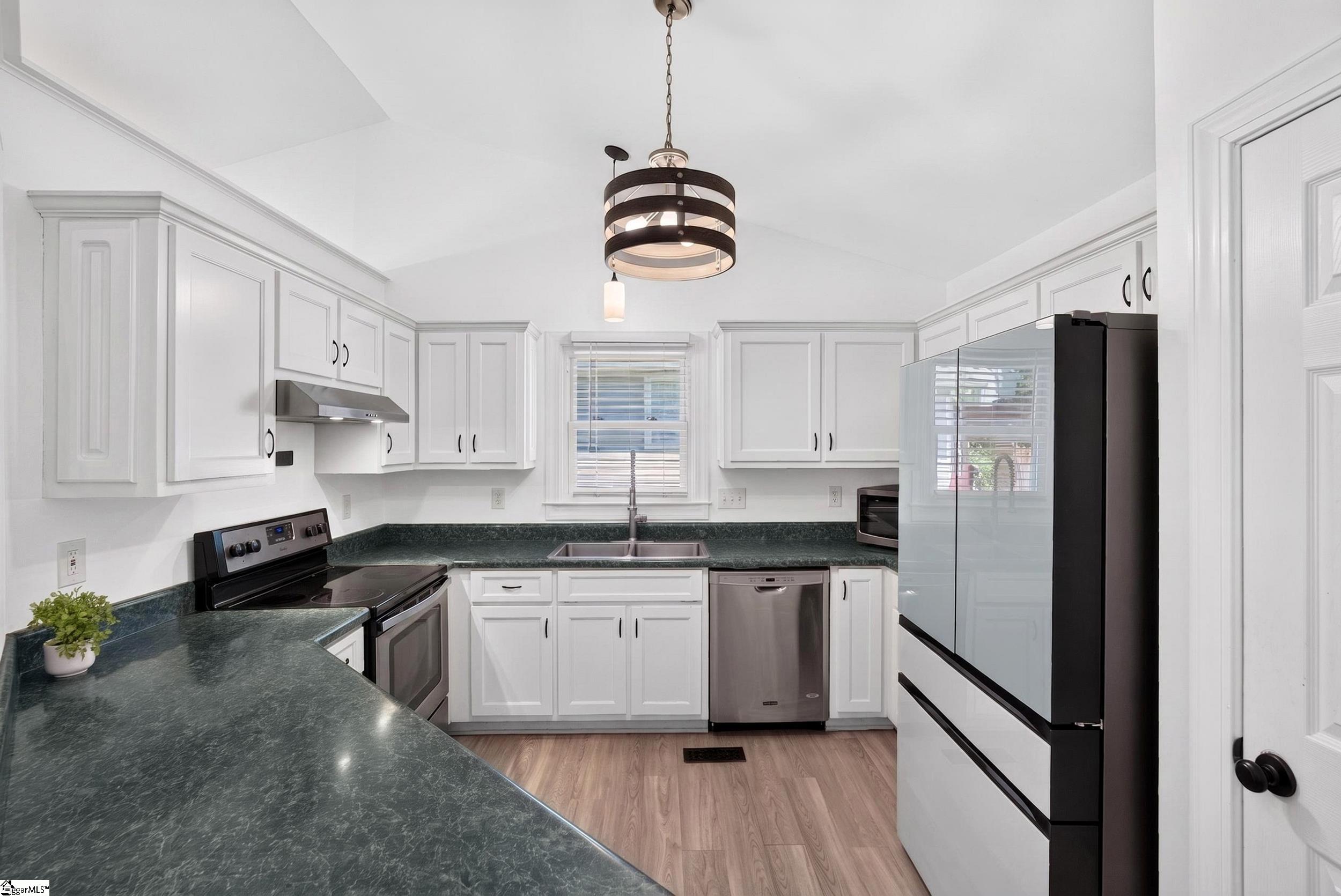 6 Mountain Trace Court Property Photo 4