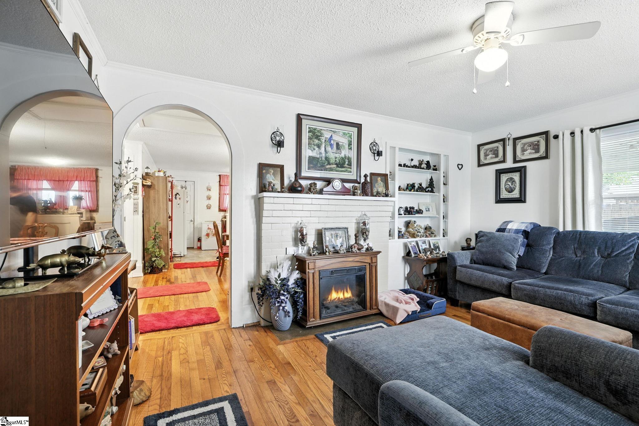303 Poplar Street Property Photo 2