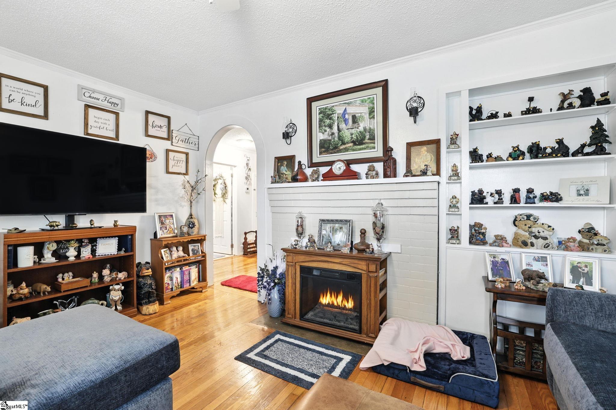 303 Poplar Street Property Photo 3