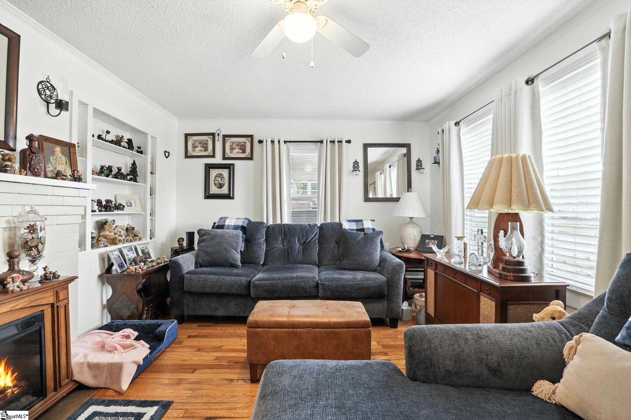 303 Poplar Street Property Photo 4
