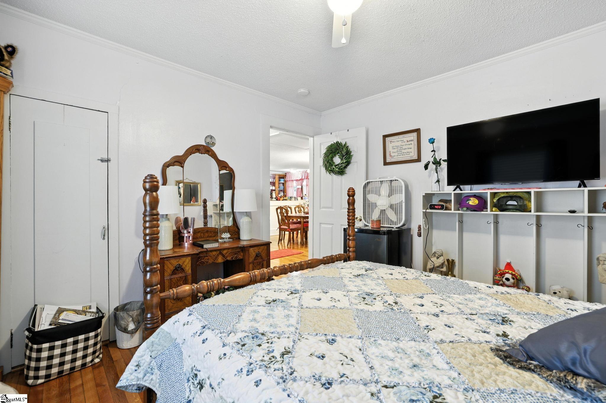 303 Poplar Street Property Photo 9