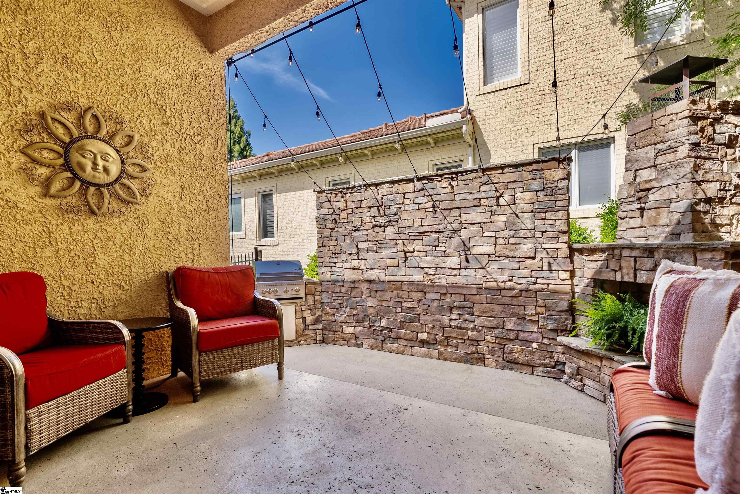 8 Arezzo Drive Property Photo 6