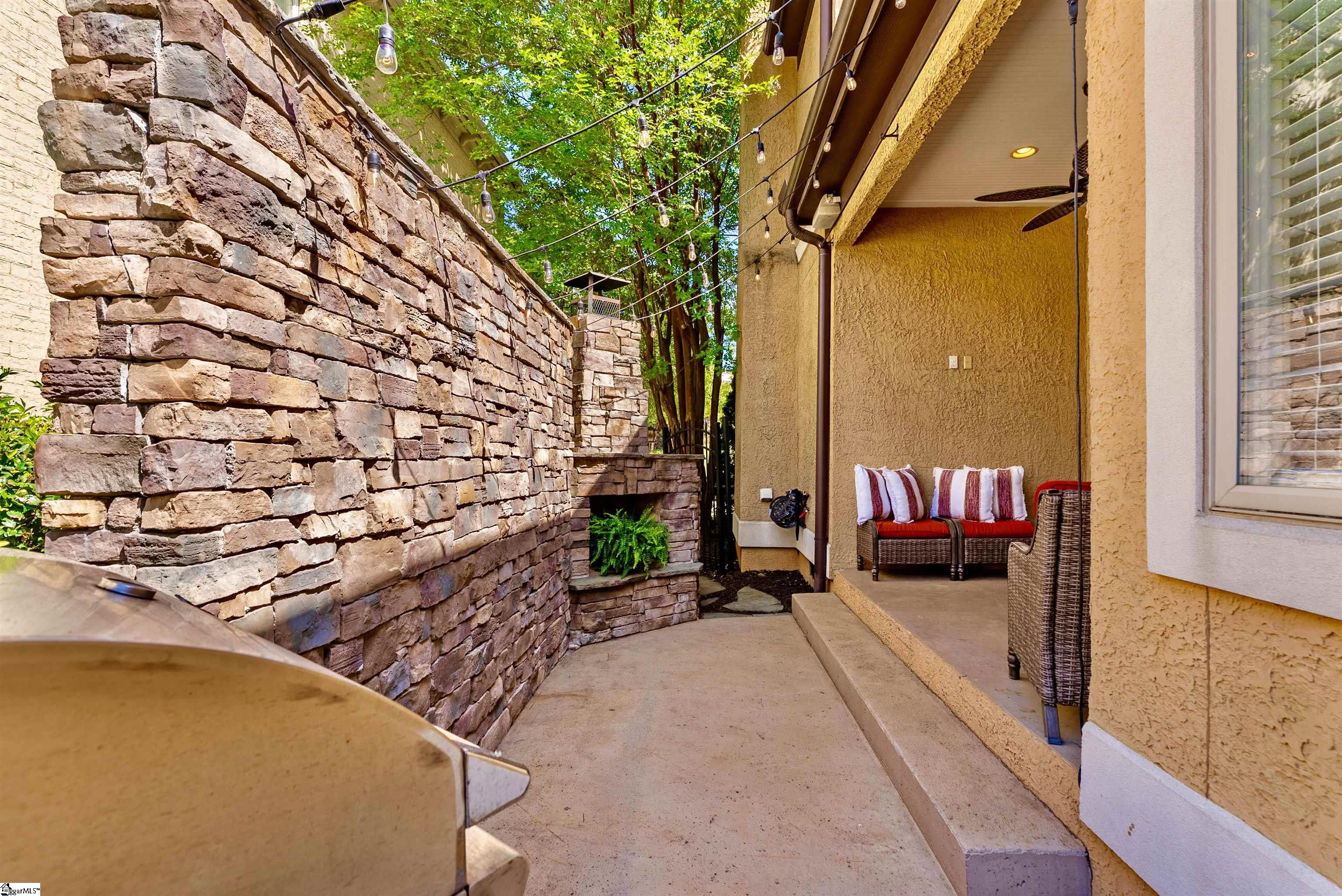8 Arezzo Drive Property Photo 8