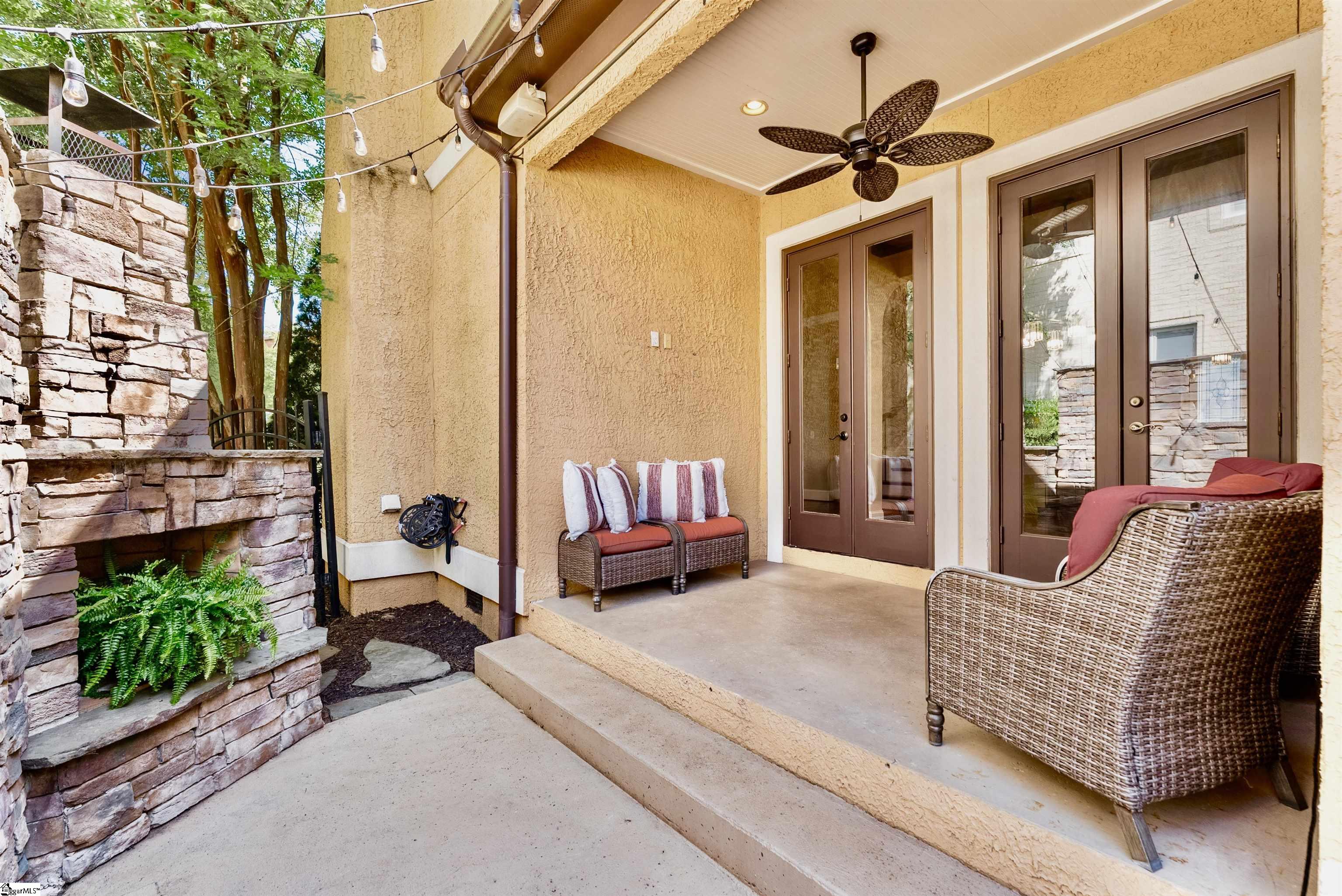 8 Arezzo Drive Property Photo 9