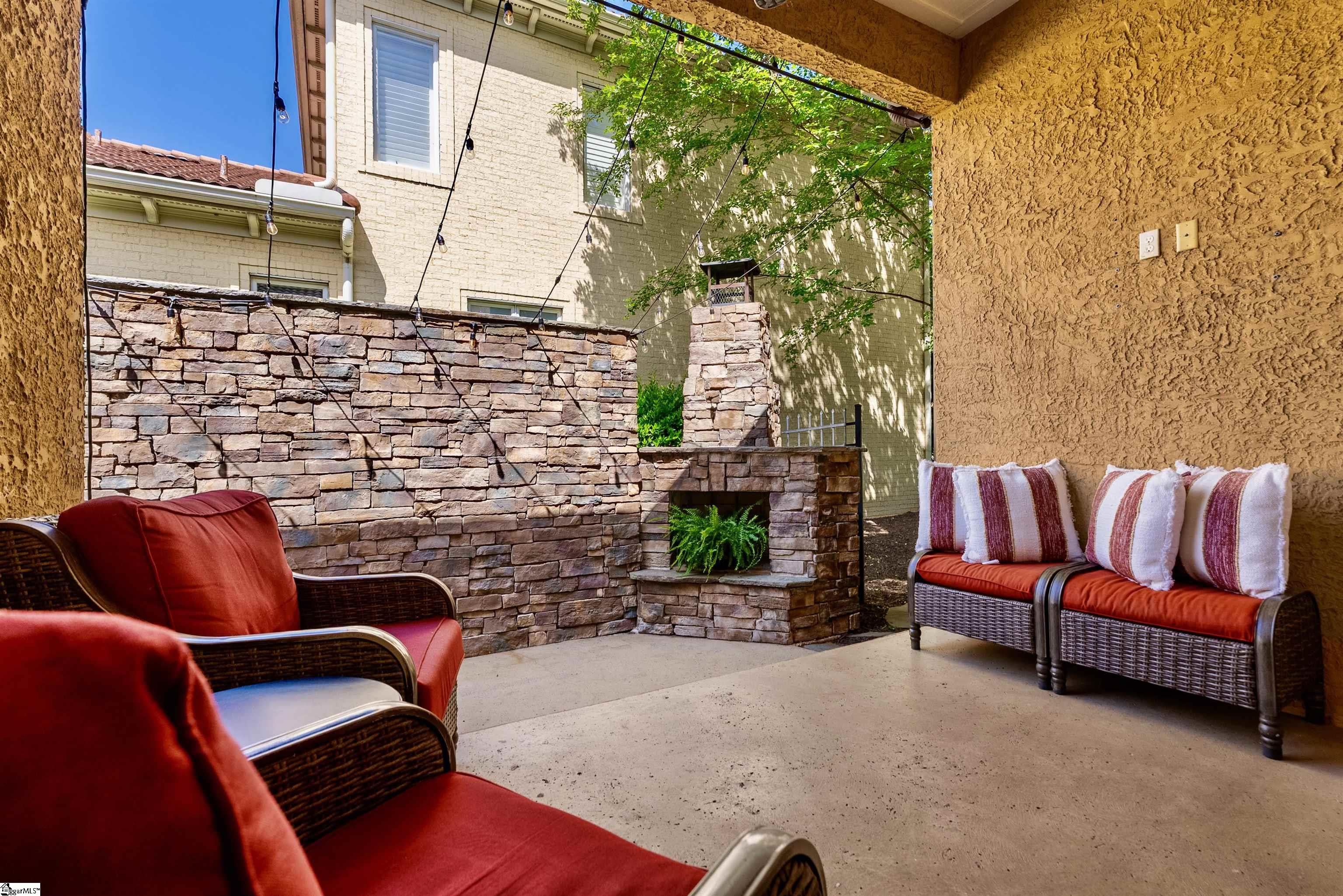 8 Arezzo Drive Property Photo 10