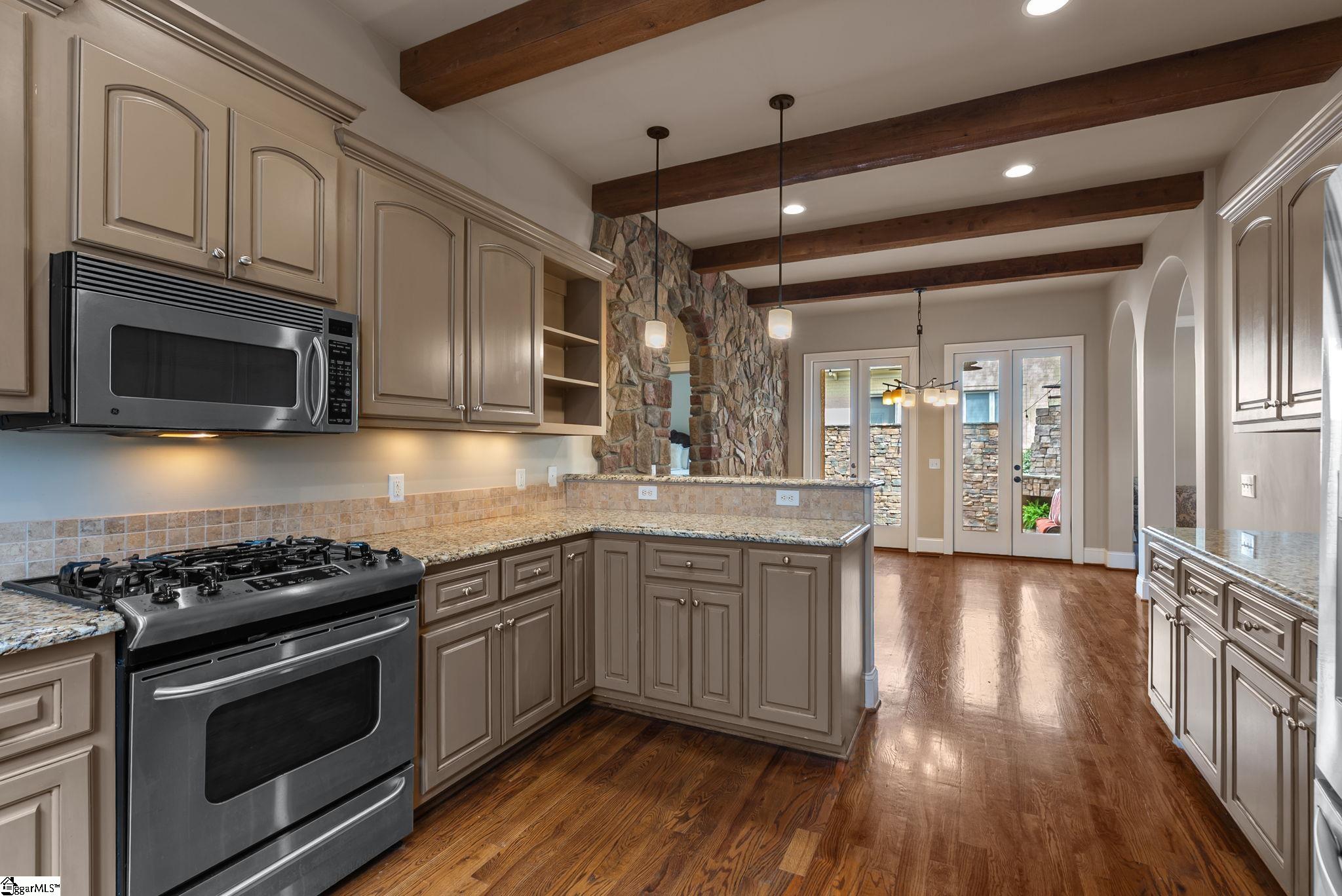 8 Arezzo Drive Property Photo 22