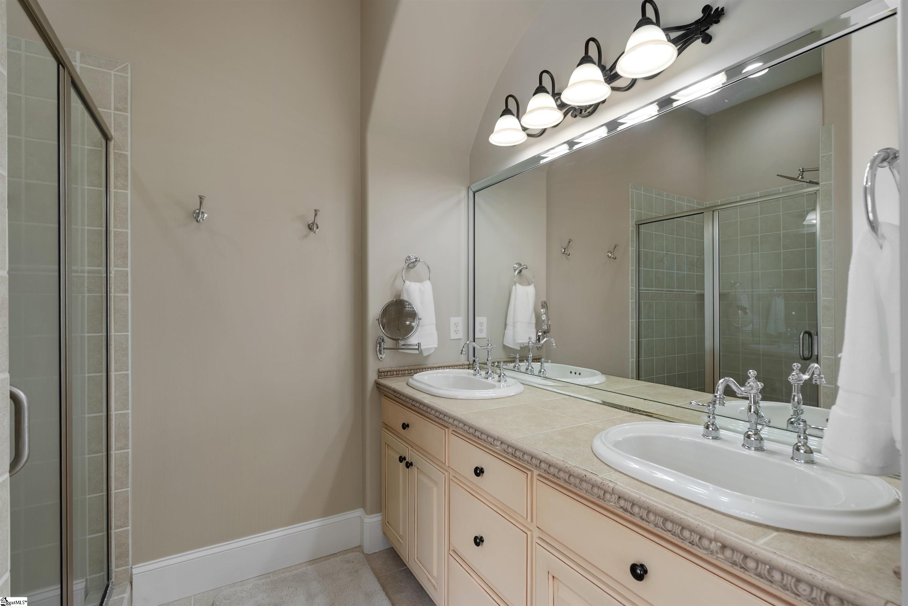 8 Arezzo Drive Property Photo 25