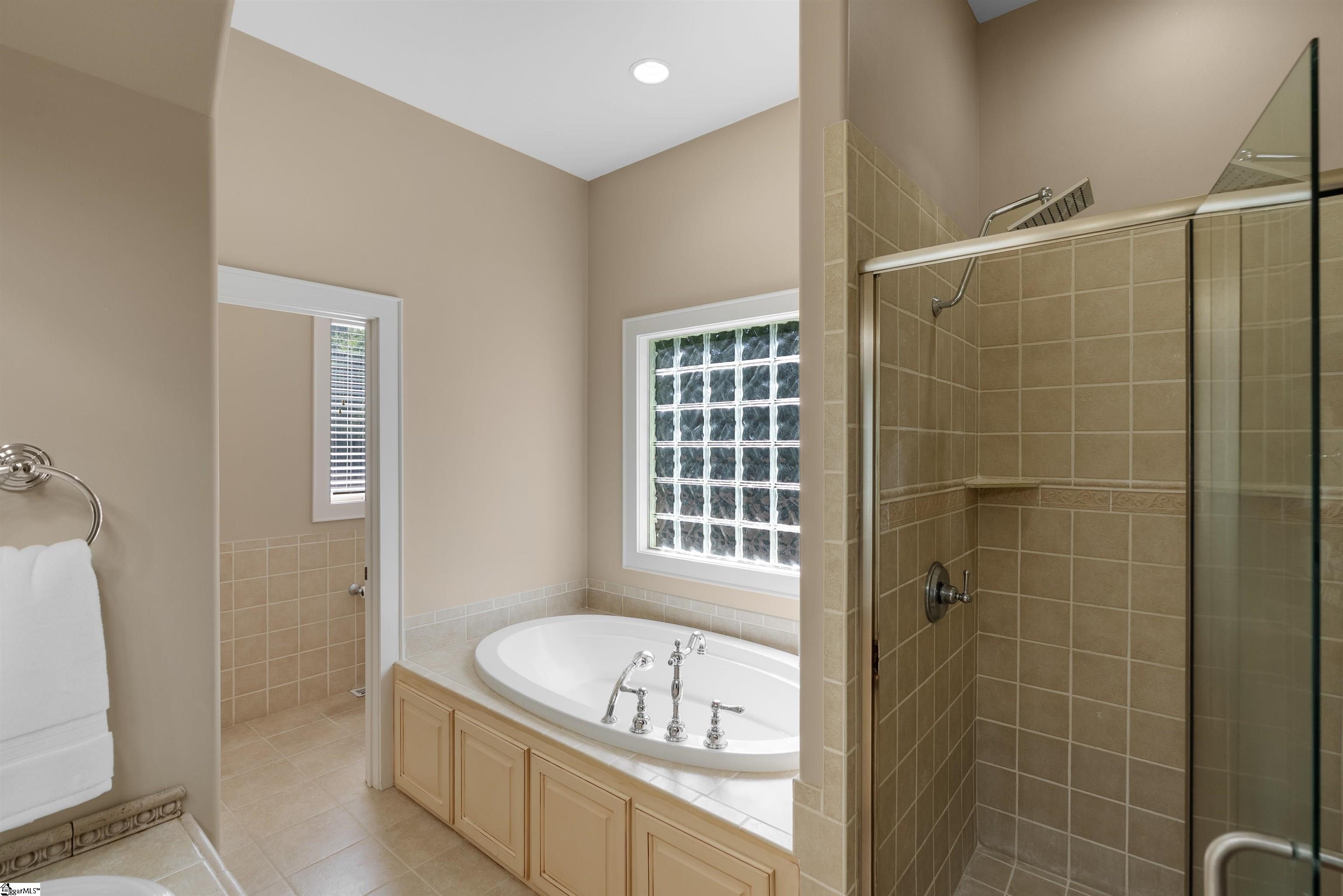 8 Arezzo Drive Property Photo 27