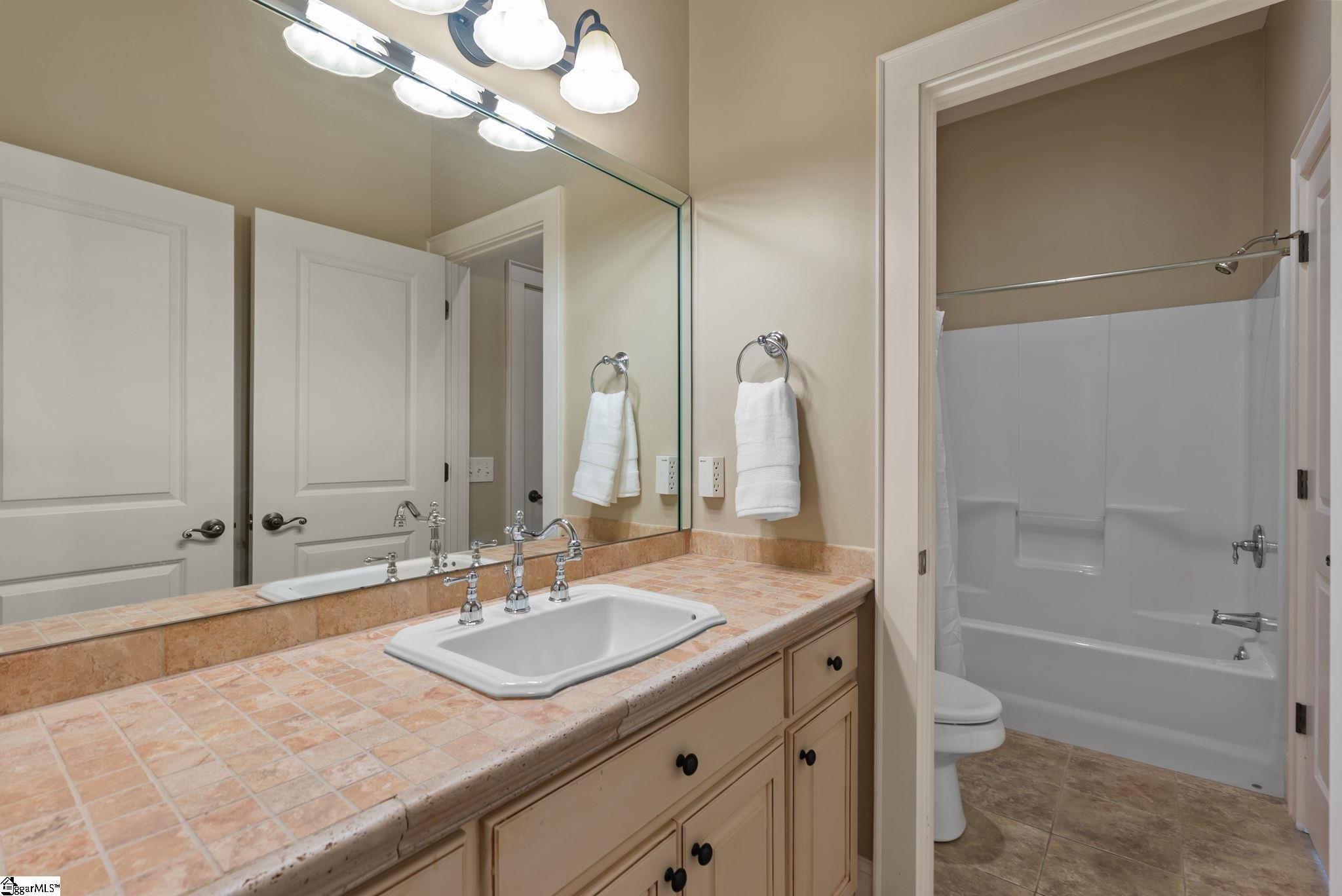 8 Arezzo Drive Property Photo 30