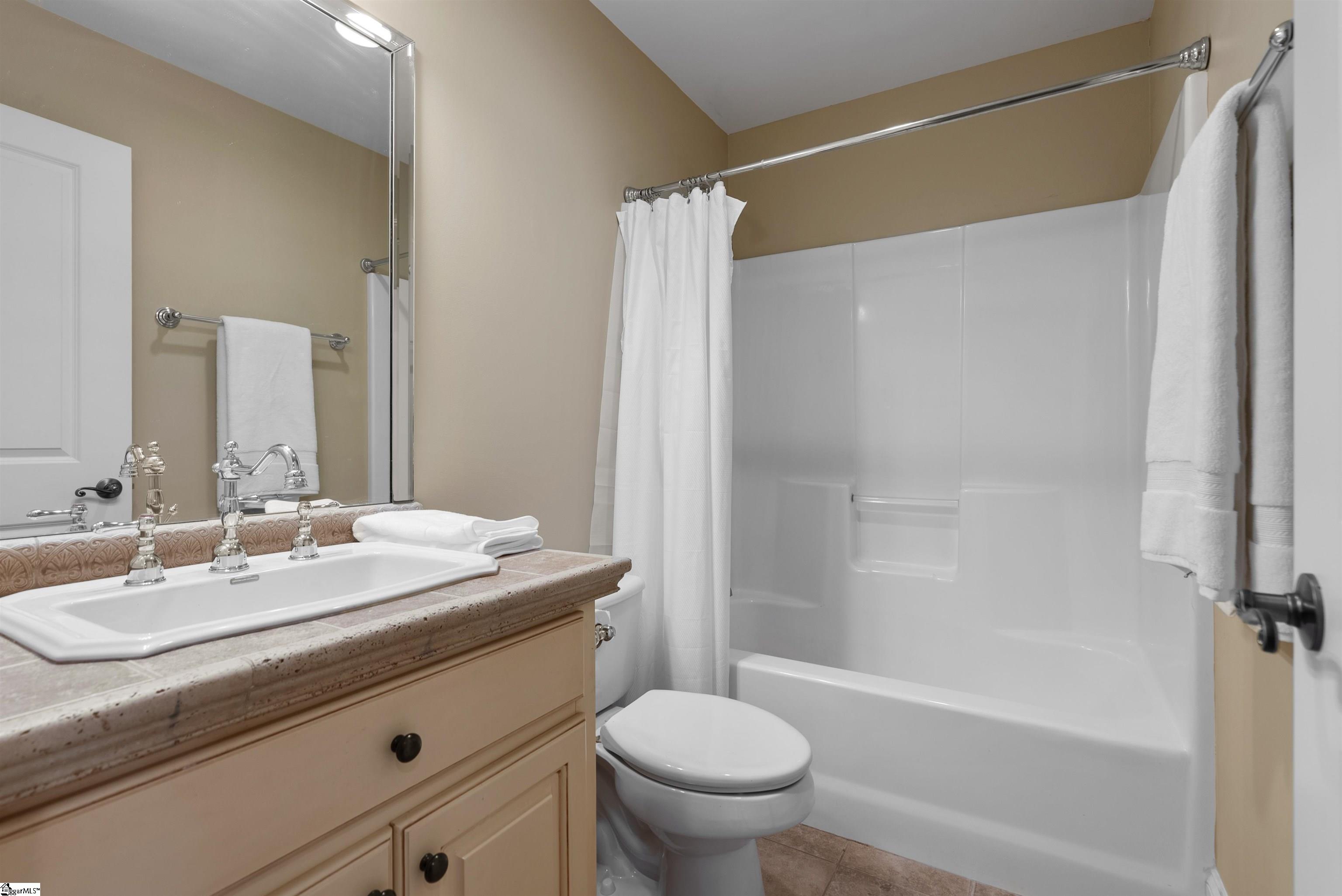 8 Arezzo Drive Property Photo 33