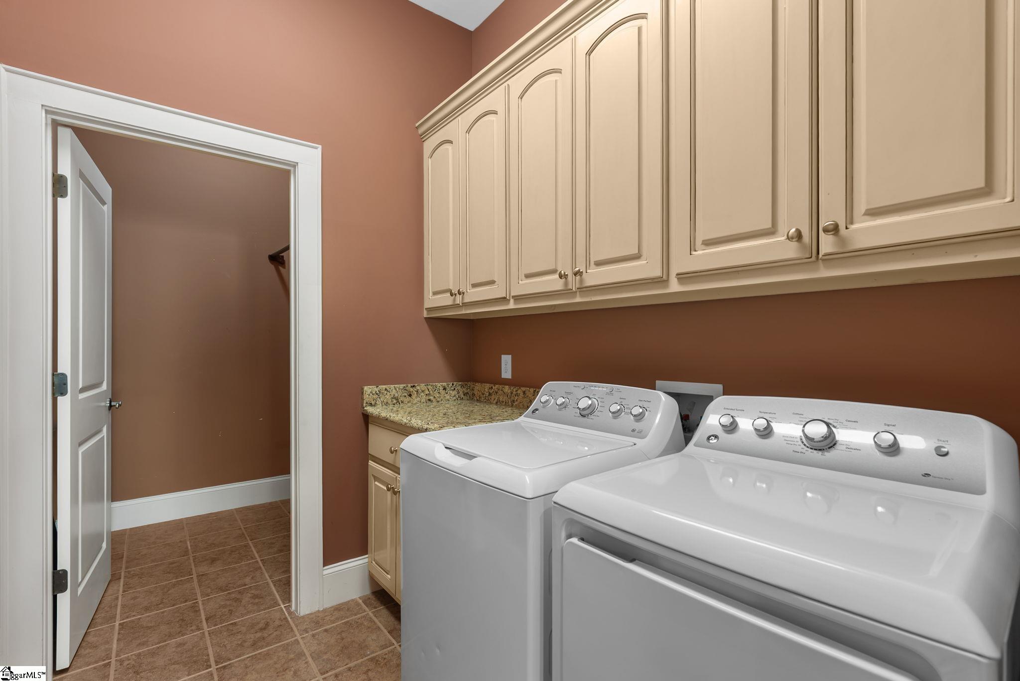 8 Arezzo Drive Property Photo 35