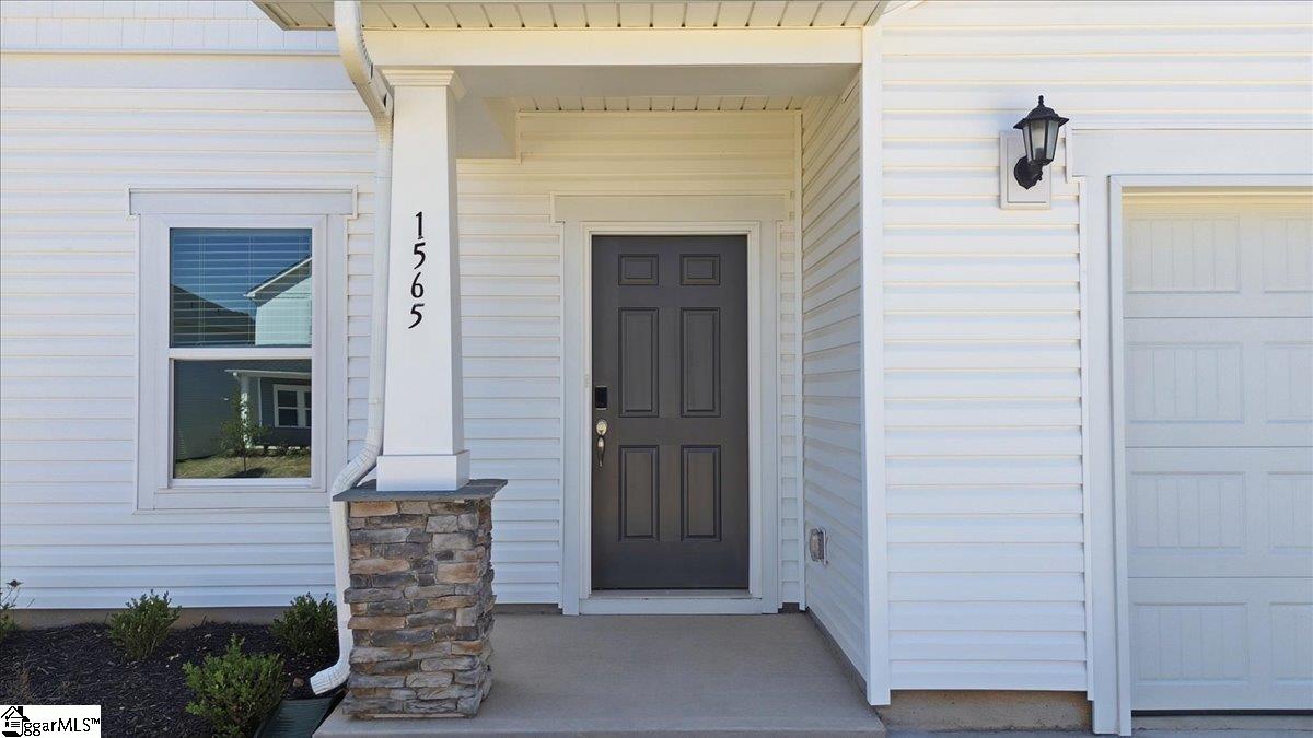 1565 Erindale Drive Property Photo 4
