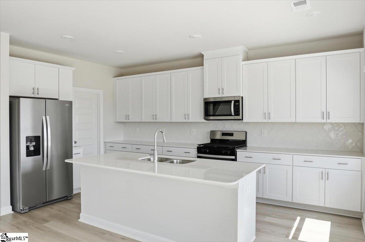 1565 Erindale Drive Property Photo 11