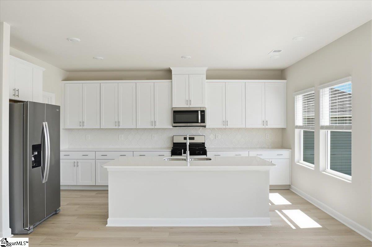 1565 Erindale Drive Property Photo 12