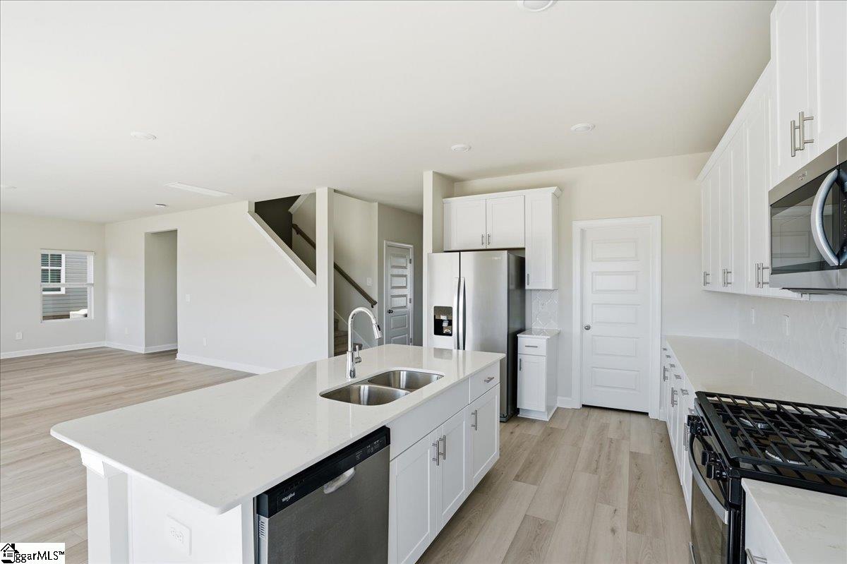 1565 Erindale Drive Property Photo 14