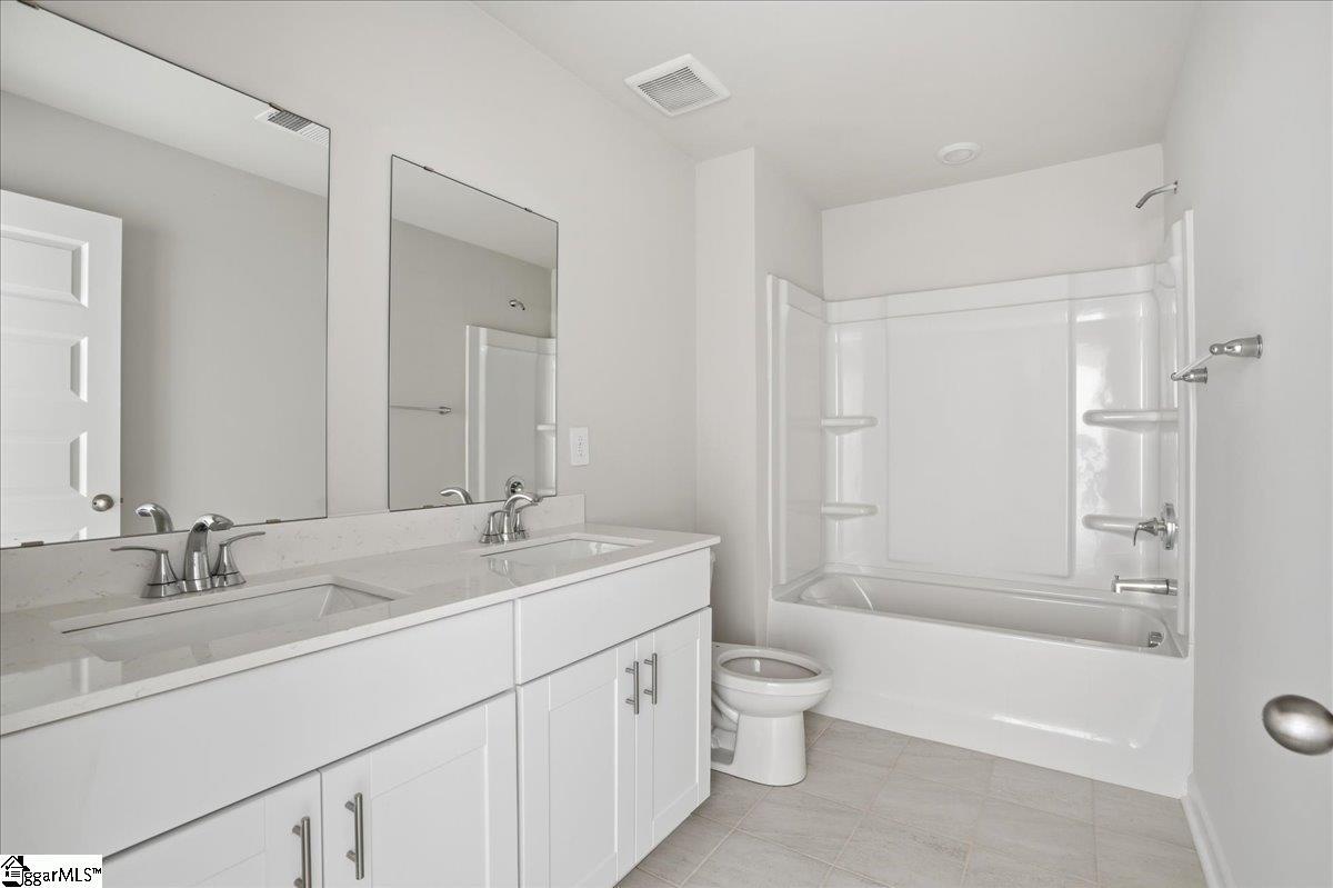 1565 Erindale Drive Property Photo 17