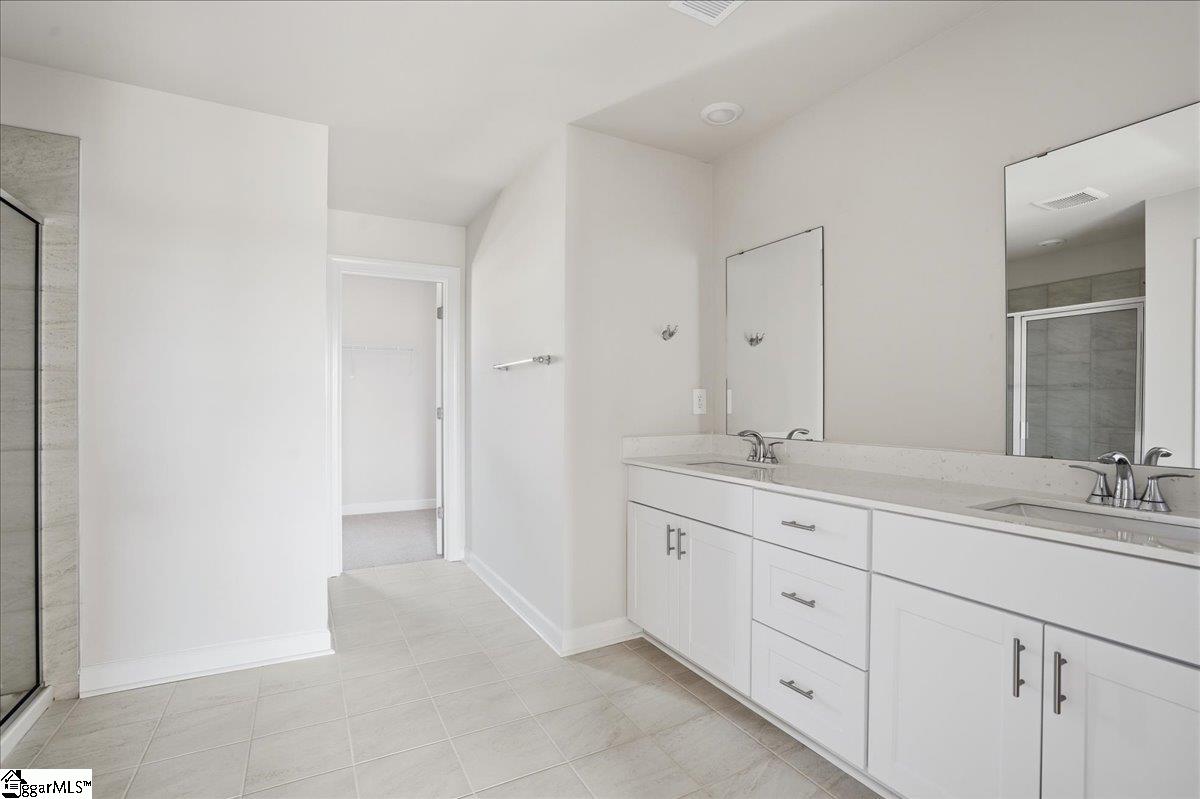 1565 Erindale Drive Property Photo 24