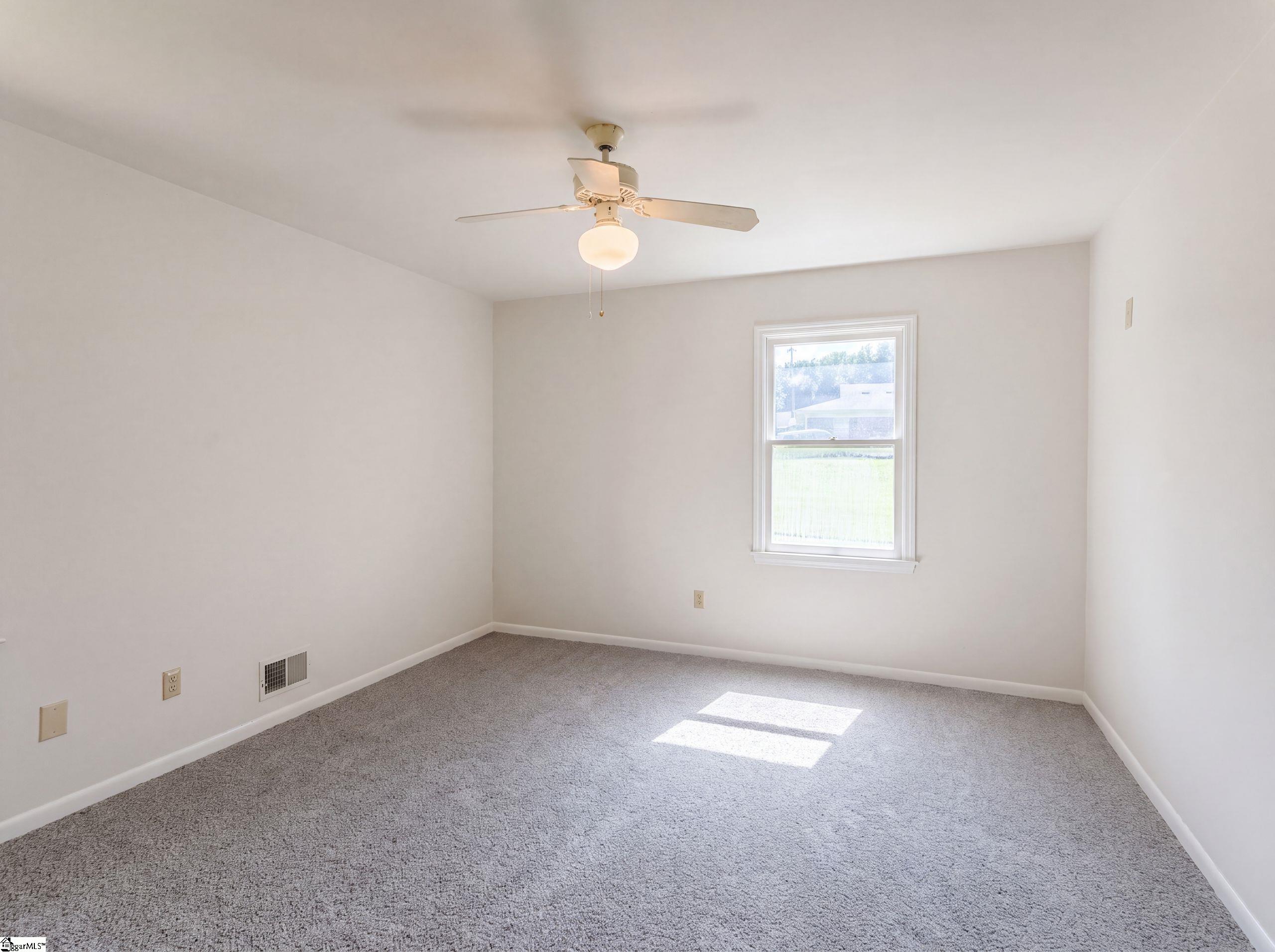 604 Meadowbrook Drive Property Photo 6