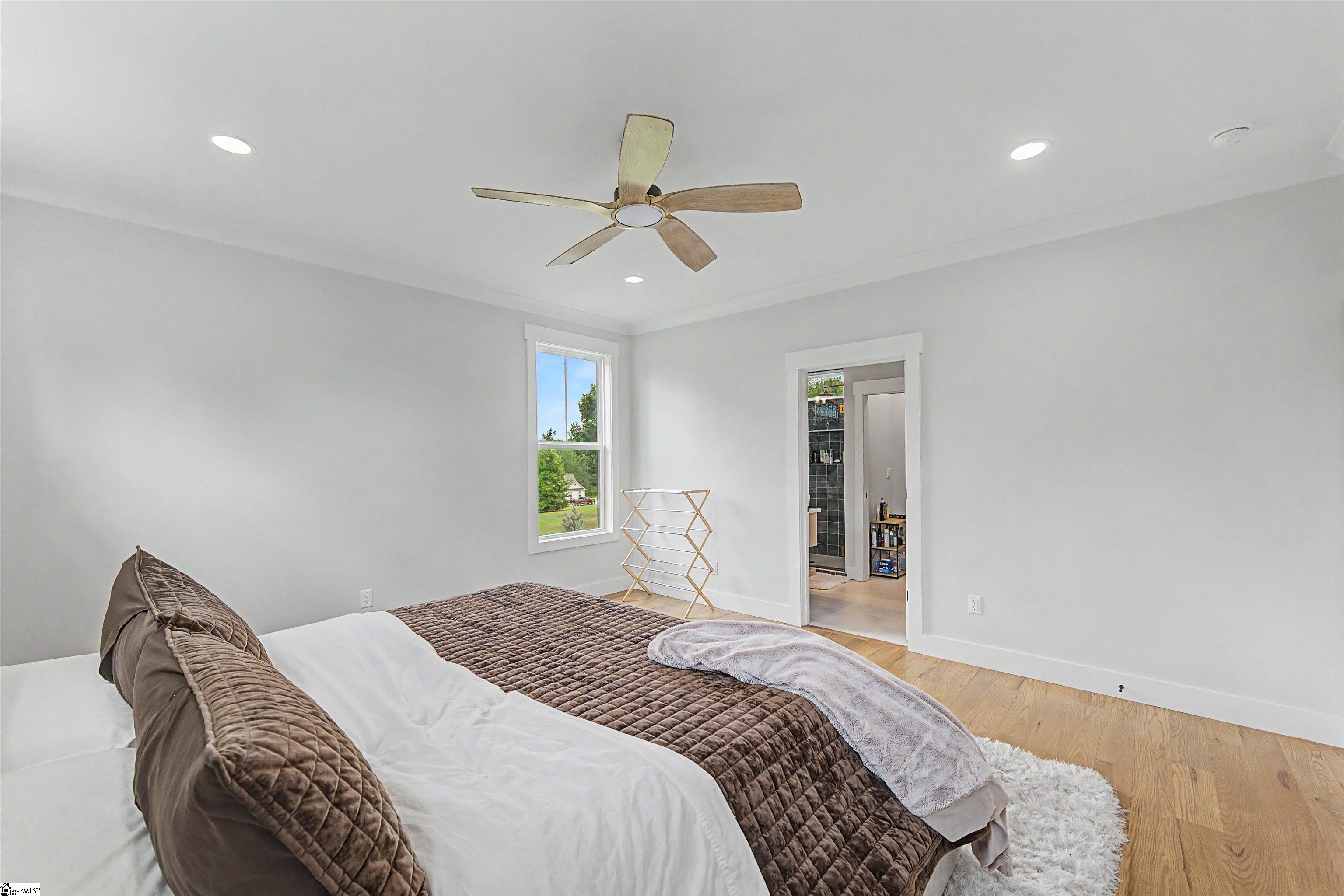 1598251 Property Photo 15