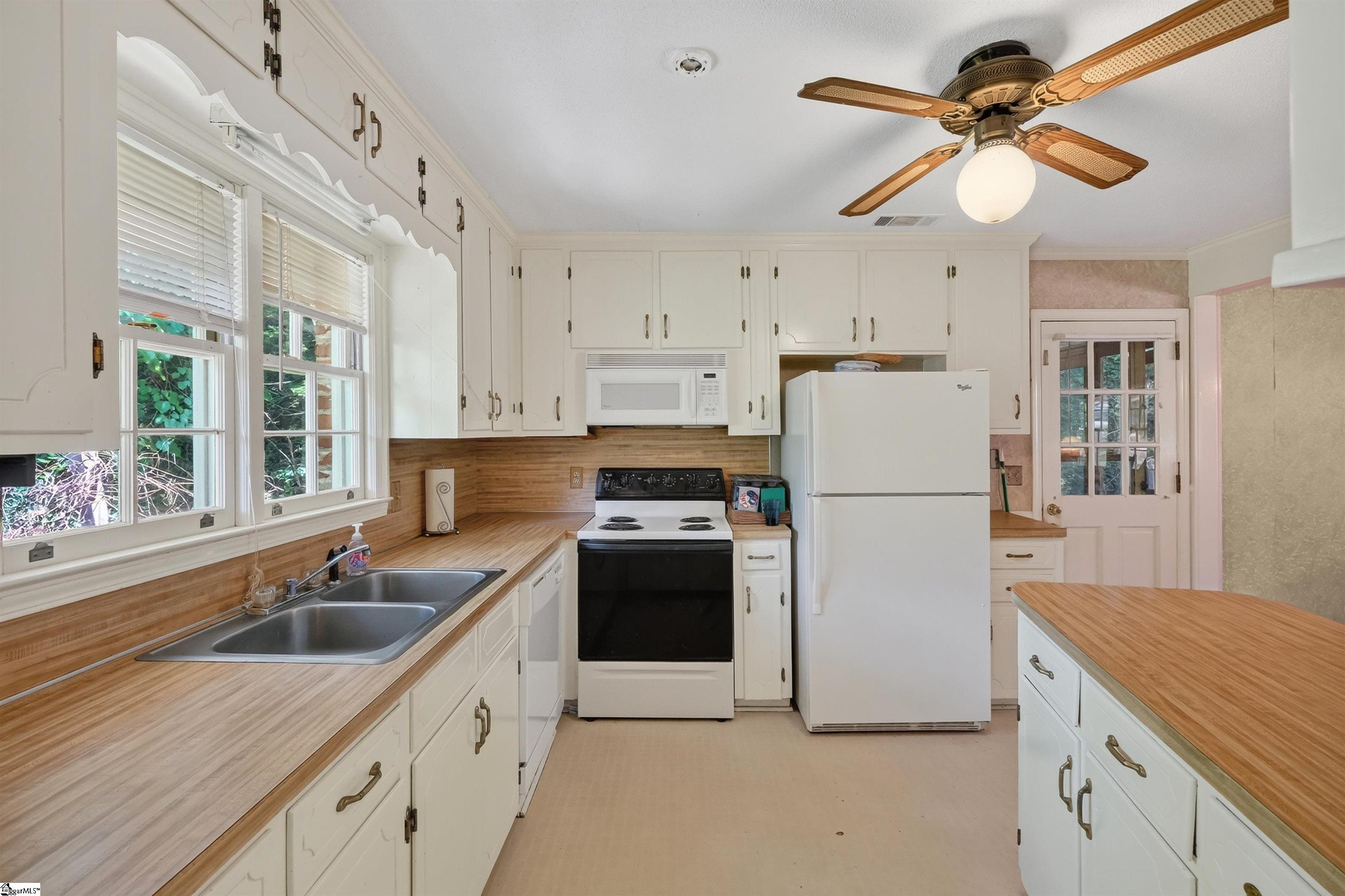 2815 Leconte Road Property Photo 6