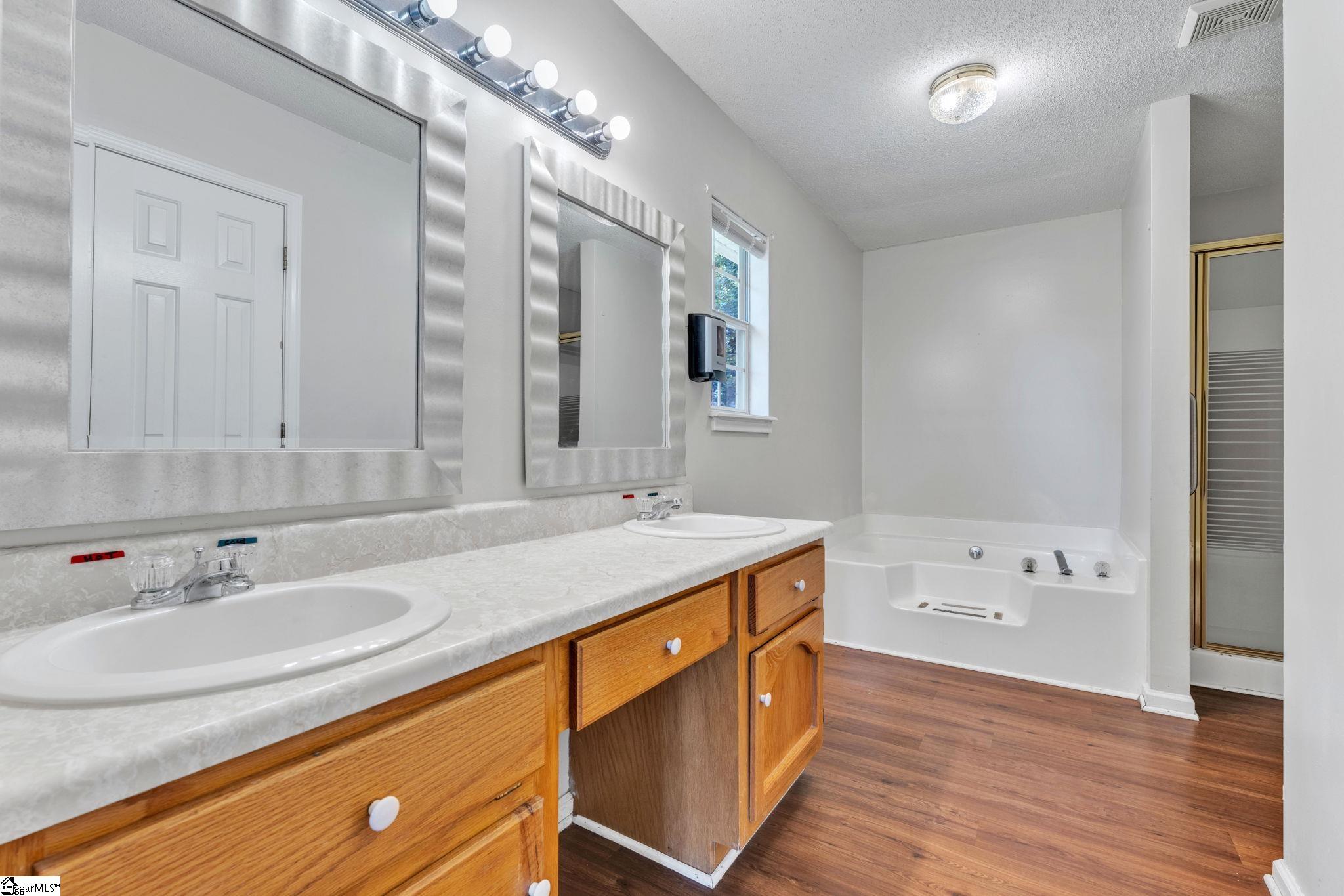109 Georges Knoll Property Photo 17