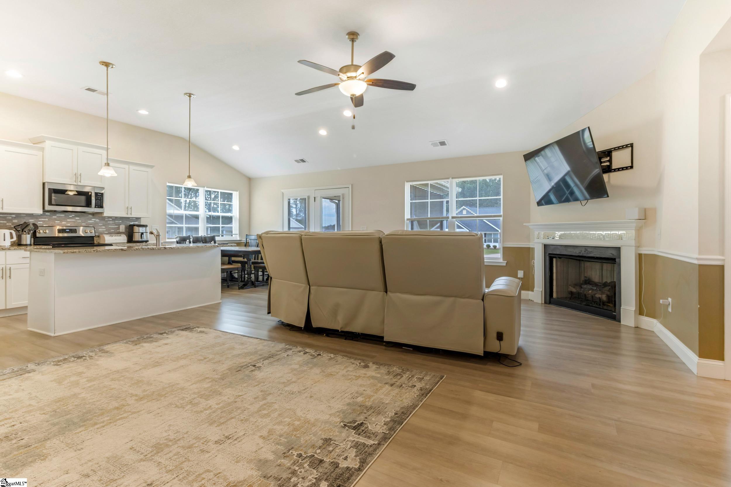124 Lily Way Property Photo 6