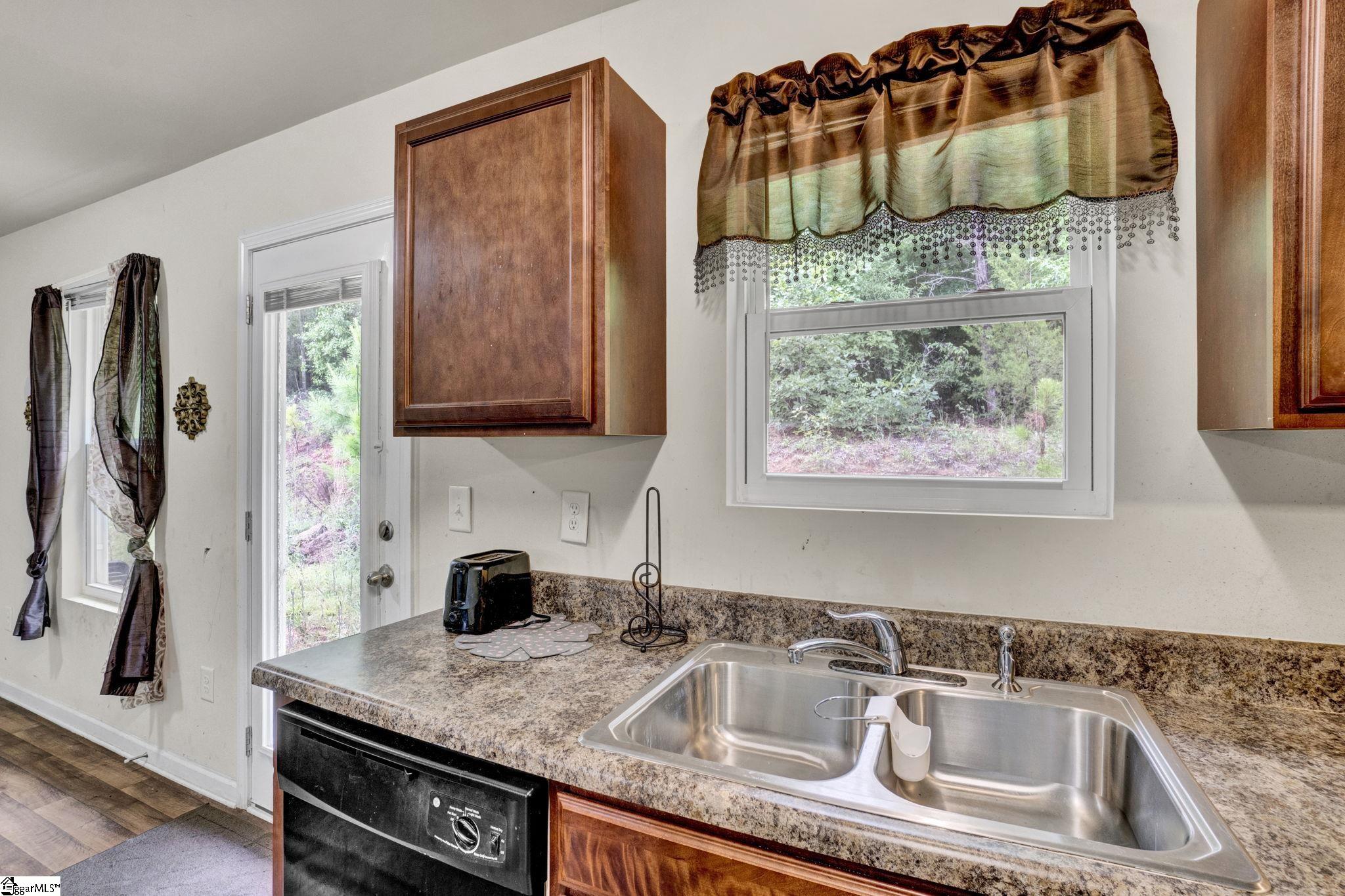 156 Queens Circle Property Photo 6