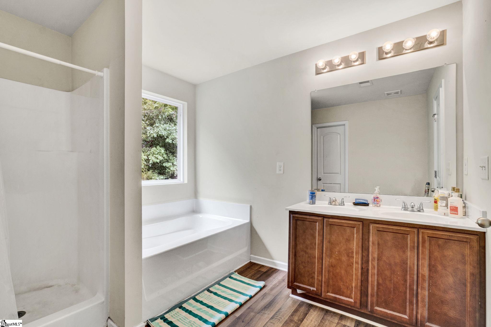 156 Queens Circle Property Photo 20