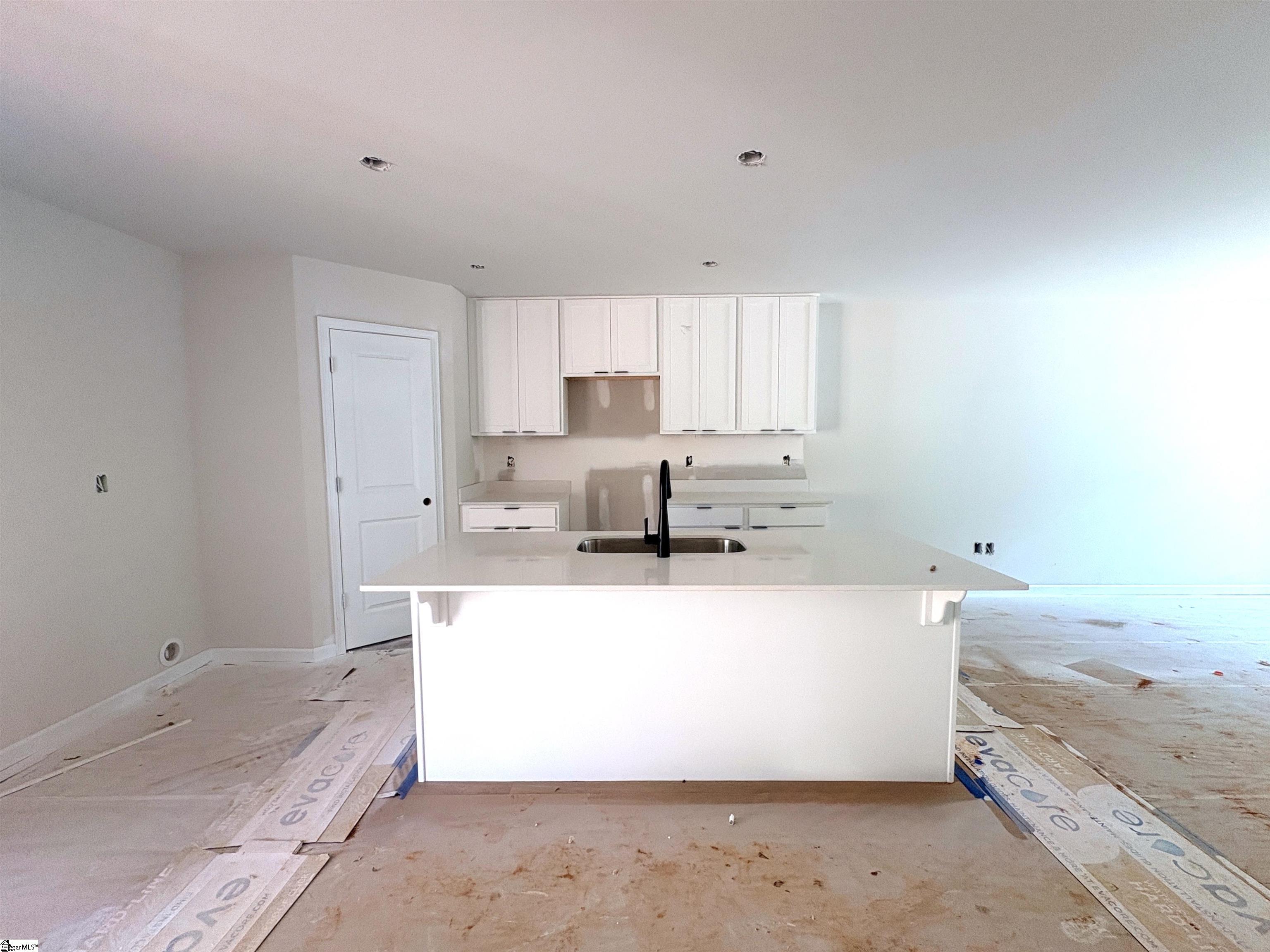 405 Lake Circle Drive Property Photo 4