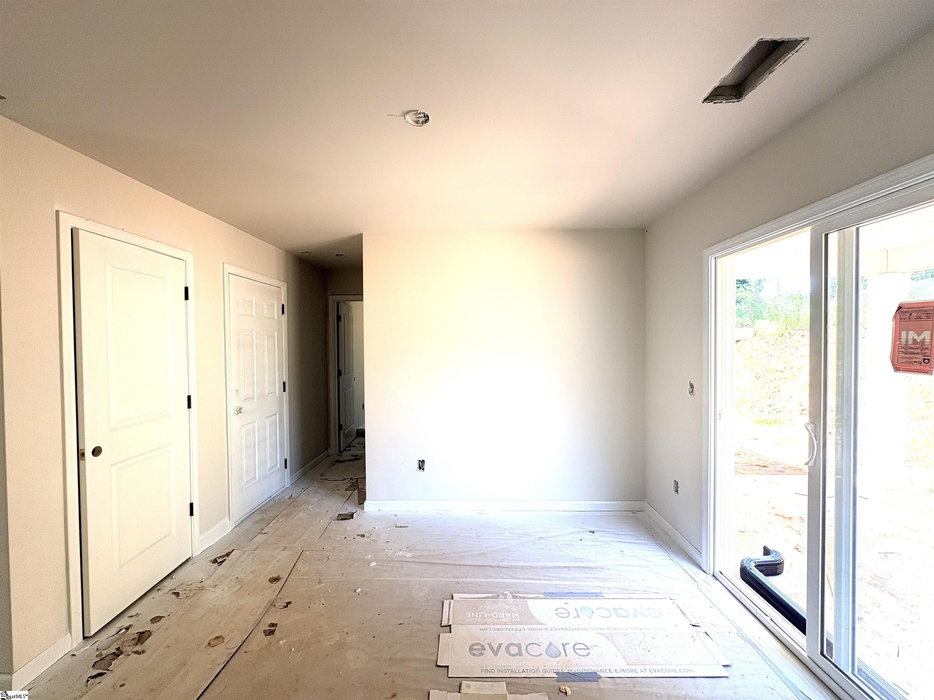 405 Lake Circle Drive Property Photo 5