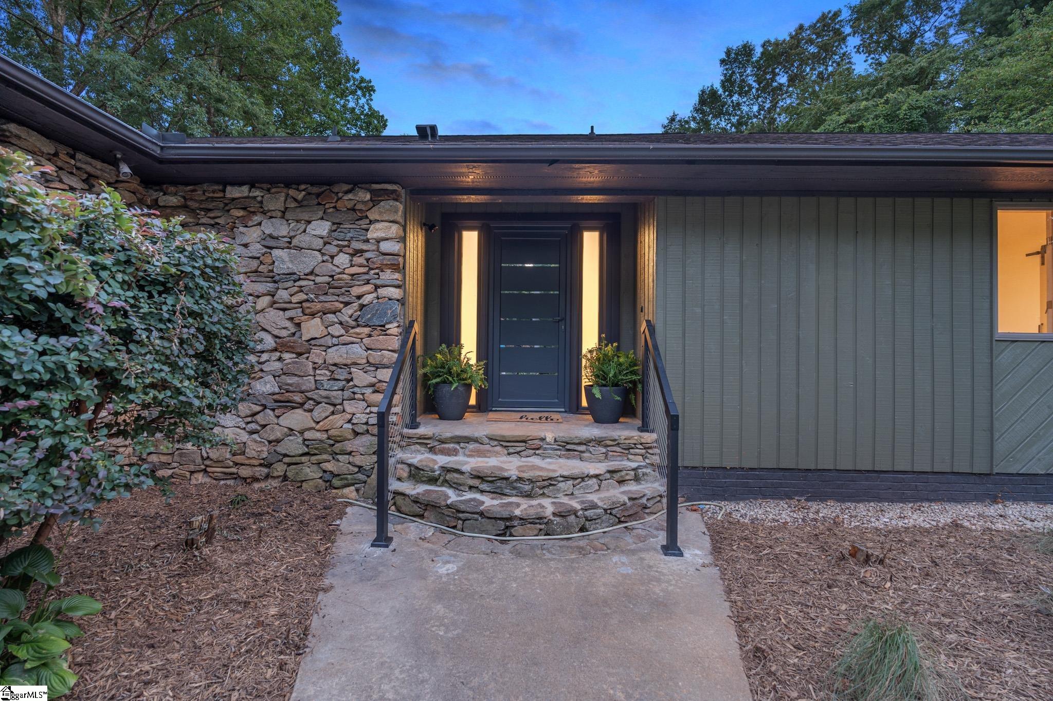 208 Eastland Drive Property Photo 3