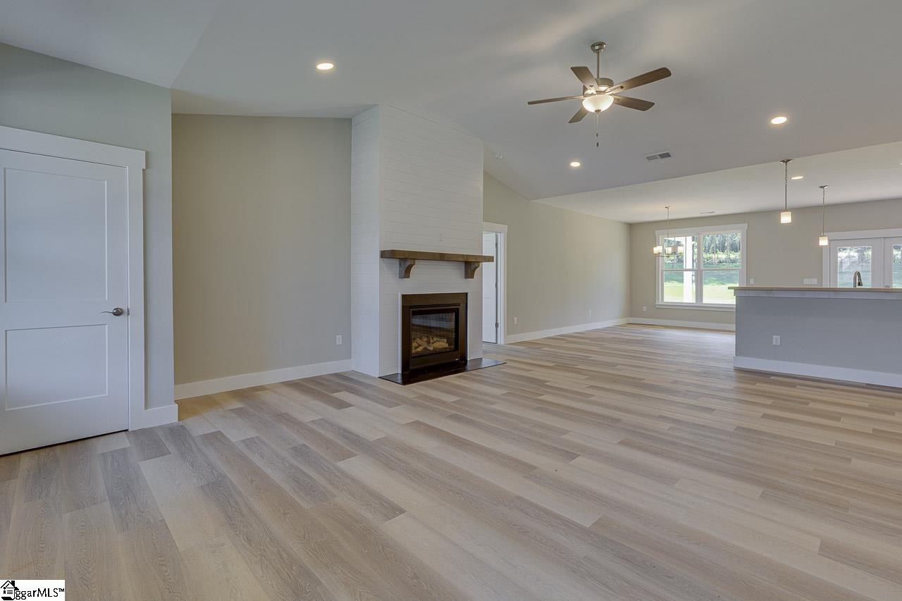 101 Powell Court Property Photo 8