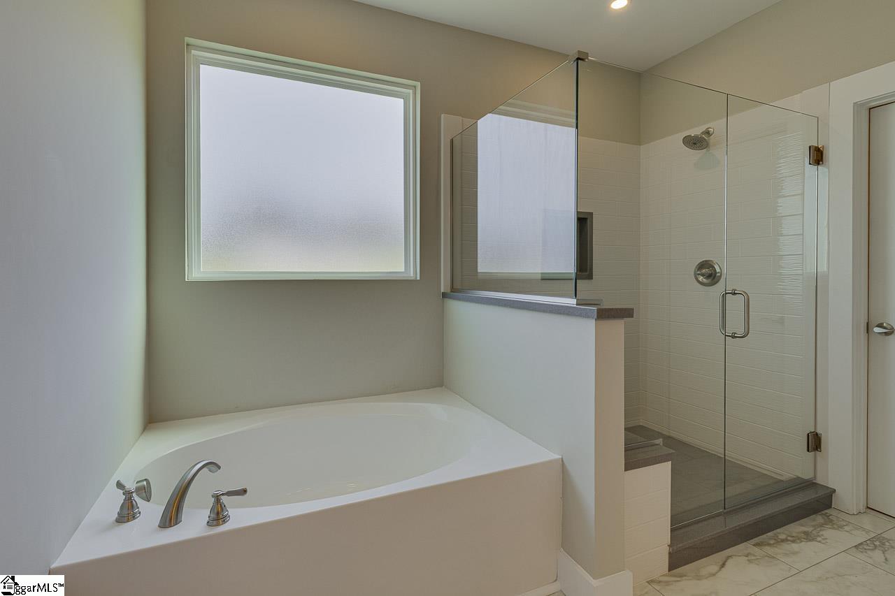 101 Powell Court Property Photo 24