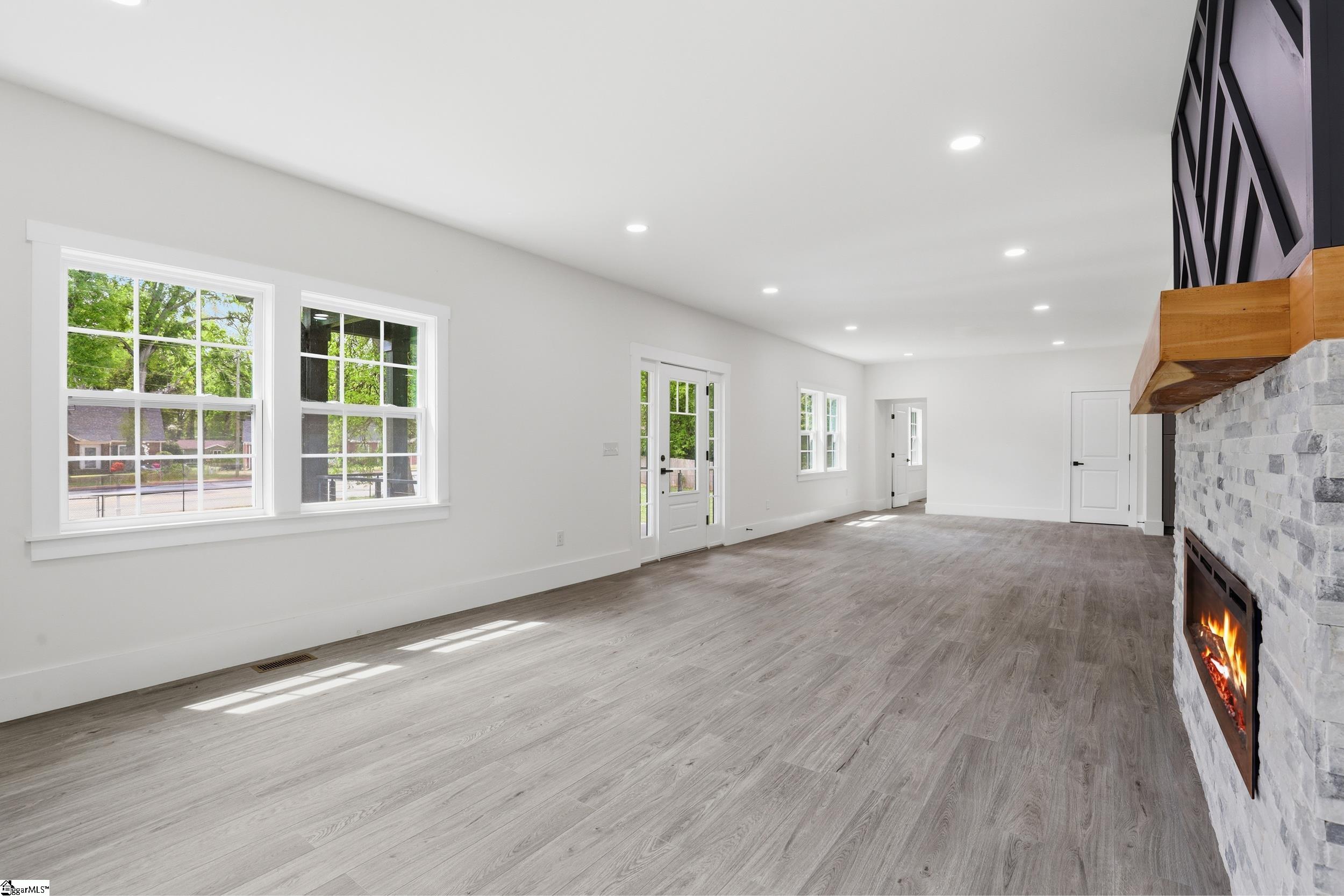 1111 E River Street Property Photo 9