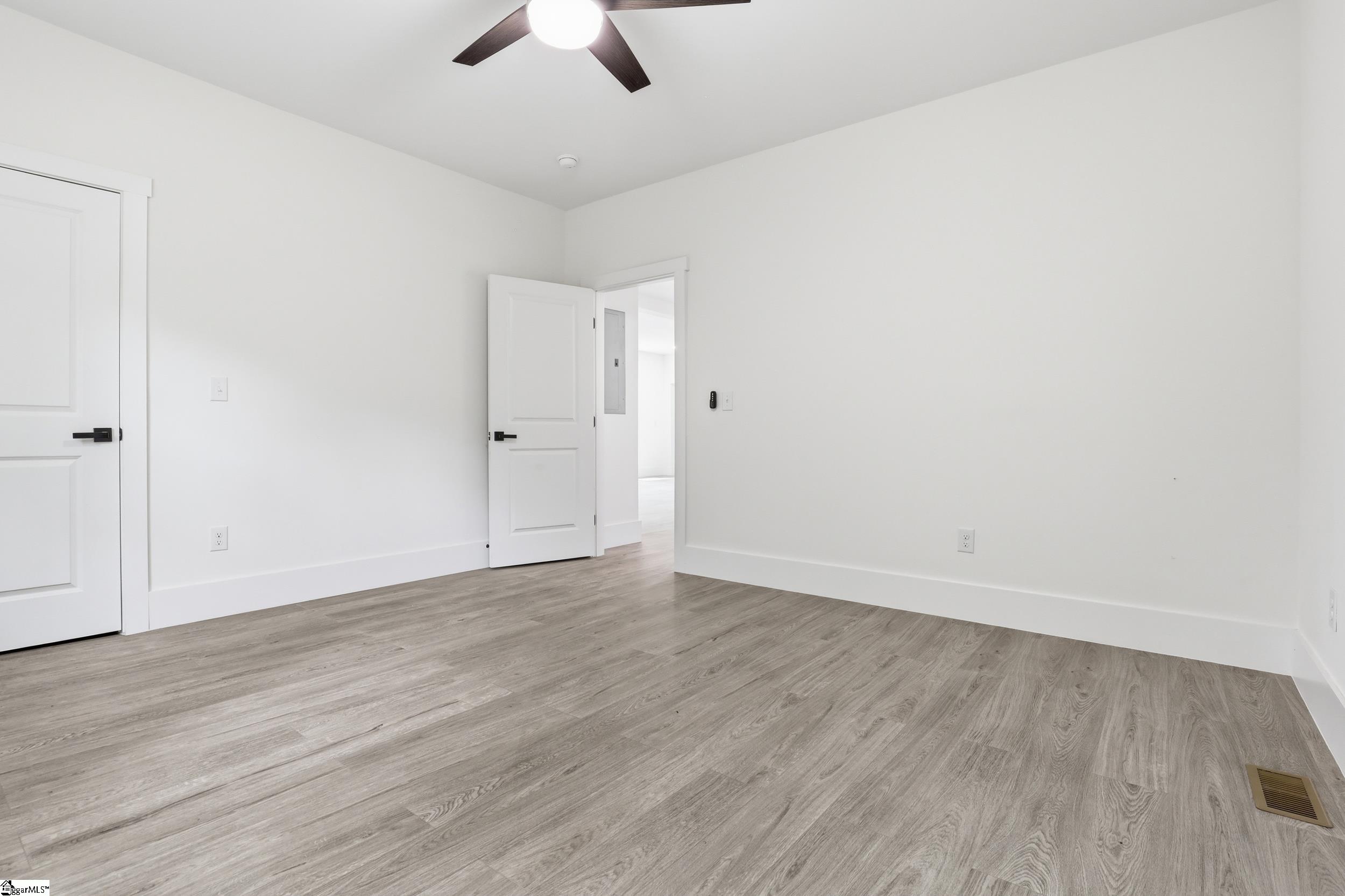 1111 E River Street Property Photo 11