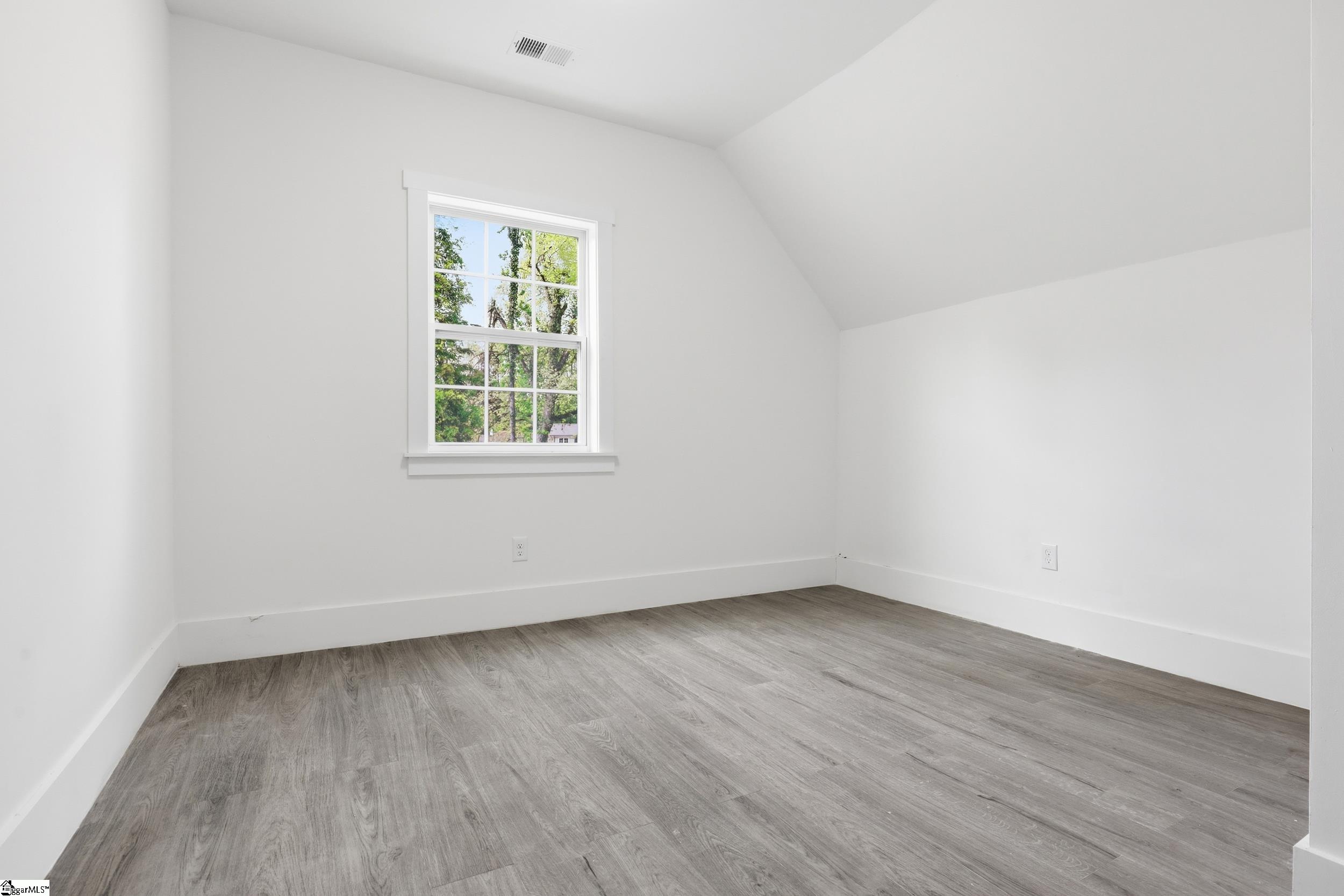 1111 E River Street Property Photo 17