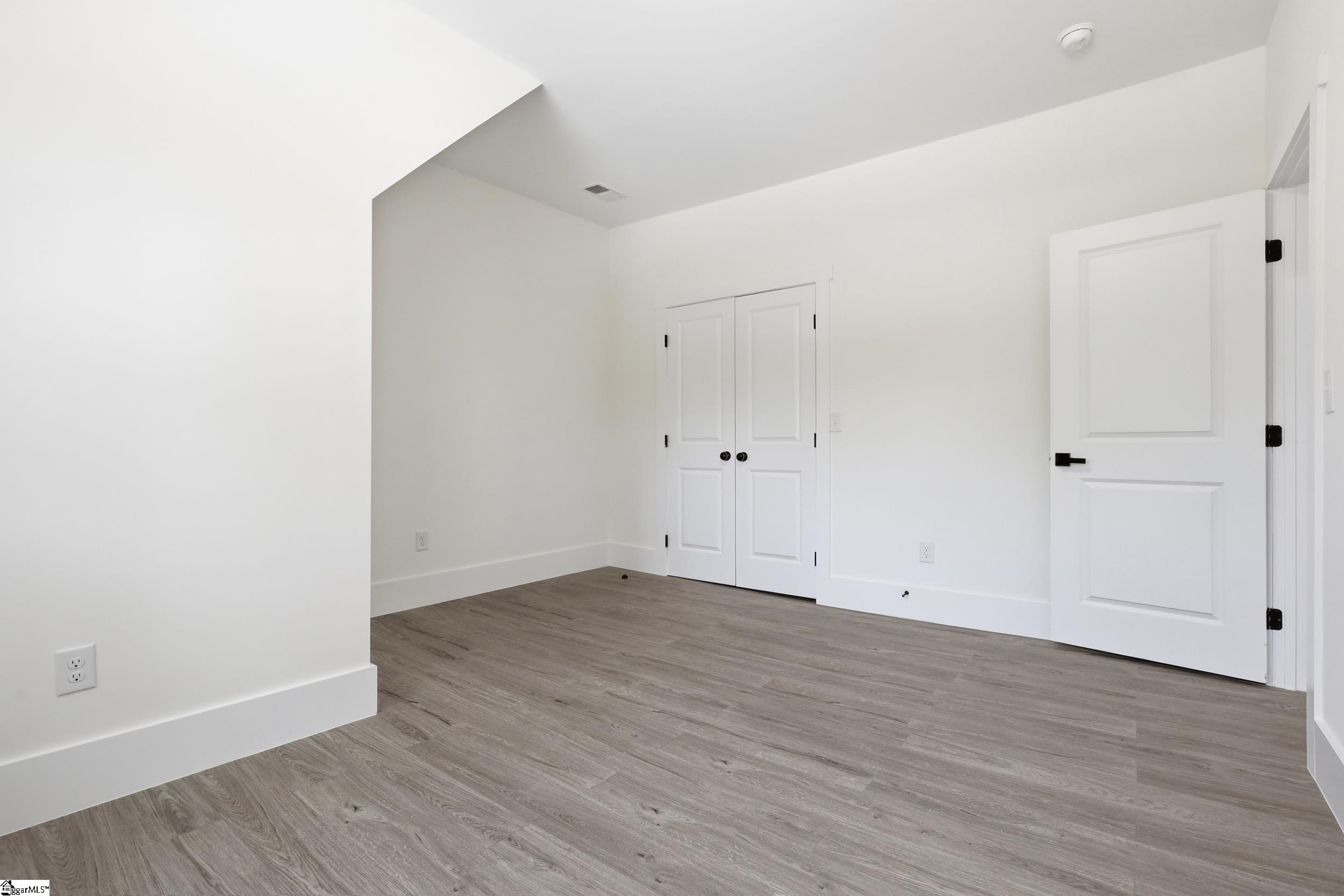 1111 E River Street Property Photo 25
