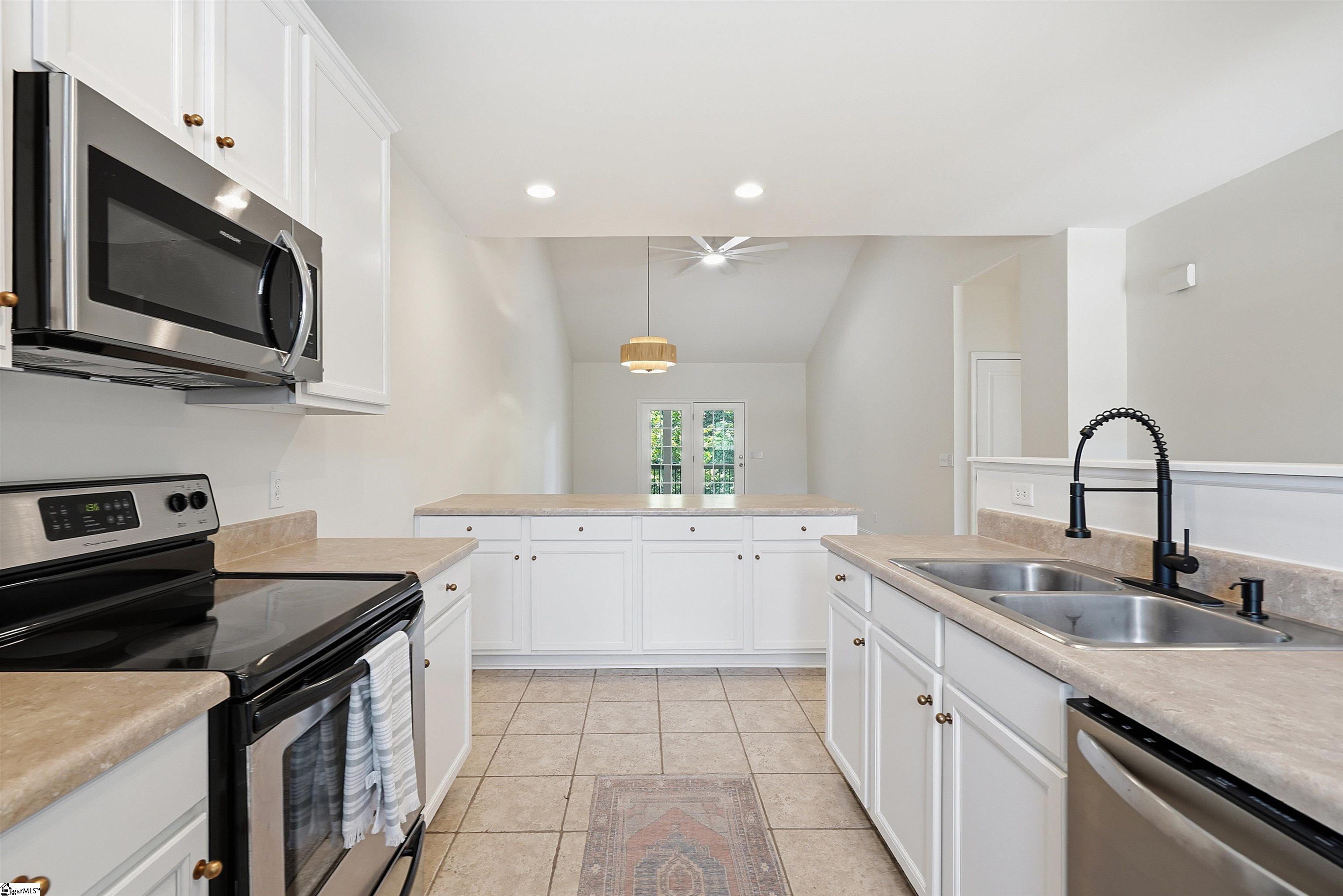 523 E Perkins Creek Road Property Photo 5